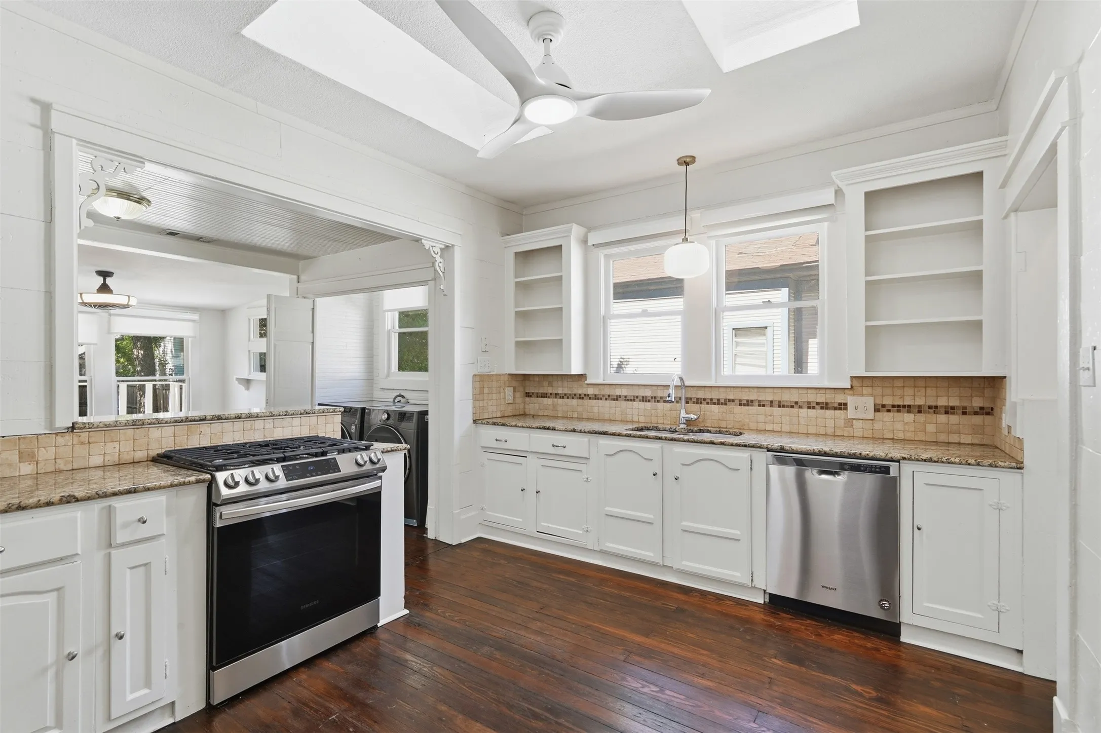 Single Family Residence For Sale in Tarrant County , 1932 5th Avenue, Fort Worth, Texas 76110, 3 Bedroom, 2 Bathroom, 1 Garage spaces, 1,936 Sqft, built in 1919, mls#21405557, Real Estate Agent in Fort Worth, Homes For Sale in Tarrant county, Homes For Sale in Fort Worth, Realtor in Fort Worth Texas, Real Estate Brokerage Independent Realty Texas, Luminita Cordes Realtor