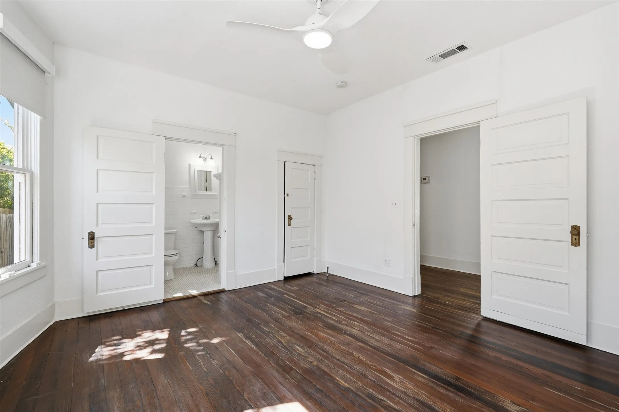 Middle bedroom