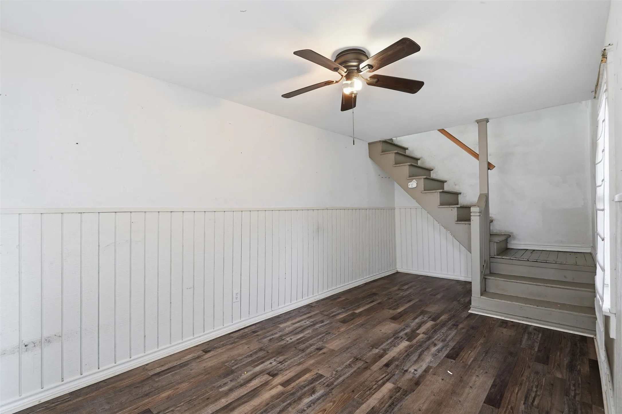 Single Family Residence For Sale in Tarrant County , 1932 5th Avenue, Fort Worth, Texas 76110, 3 Bedroom, 2 Bathroom, 1 Garage spaces, 1,936 Sqft, built in 1919, mls#21405557, Real Estate Agent in Fort Worth, Homes For Sale in Tarrant county, Homes For Sale in Fort Worth, Realtor in Fort Worth Texas, Real Estate Brokerage Independent Realty Texas, Luminita Cordes Realtor