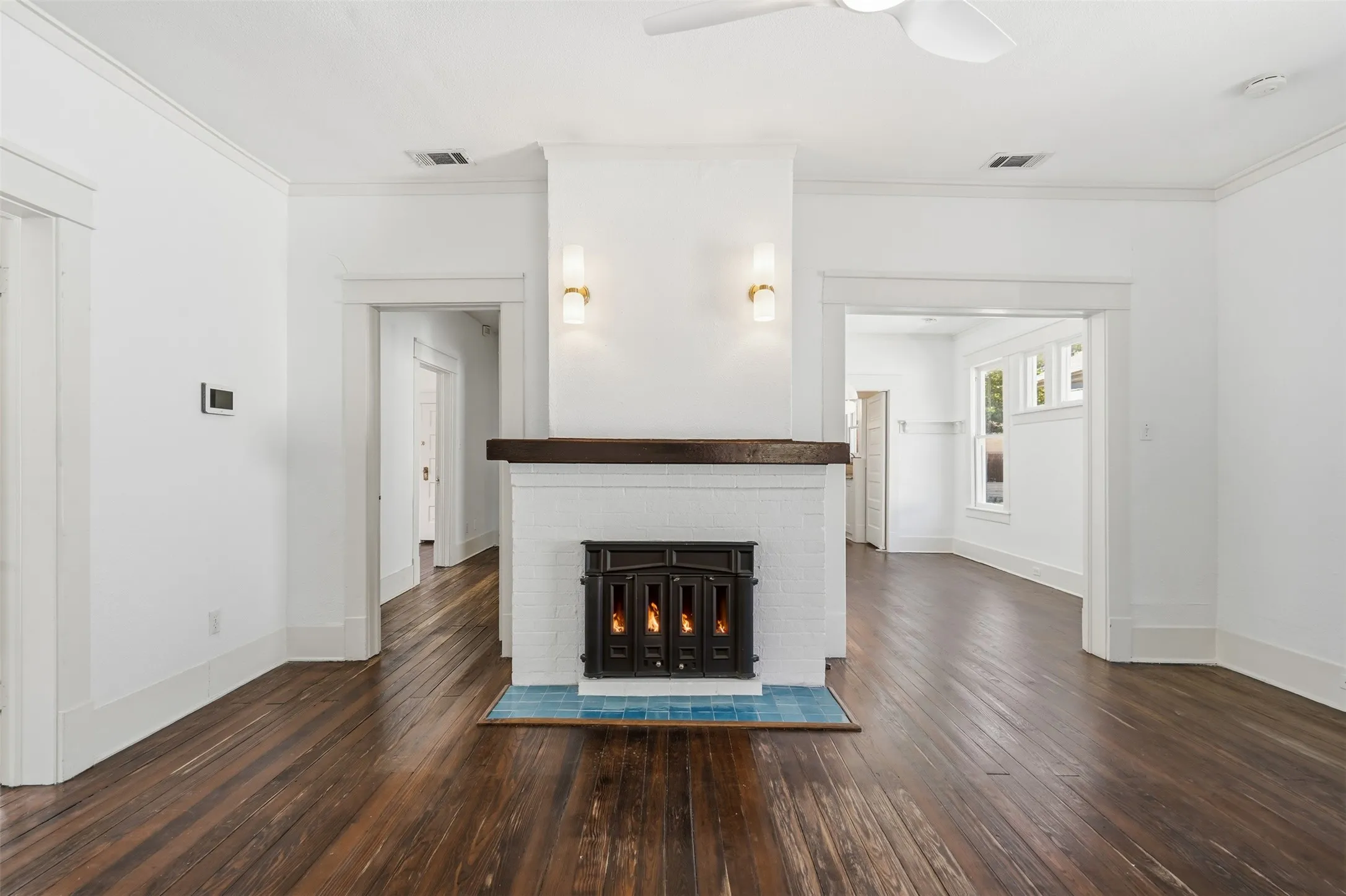 Single Family Residence For Sale in Tarrant County , 1932 5th Avenue, Fort Worth, Texas 76110, 3 Bedroom, 2 Bathroom, 1 Garage spaces, 1,936 Sqft, built in 1919, mls#21405557, Real Estate Agent in Fort Worth, Homes For Sale in Tarrant county, Homes For Sale in Fort Worth, Realtor in Fort Worth Texas, Real Estate Brokerage Independent Realty Texas, Luminita Cordes Realtor