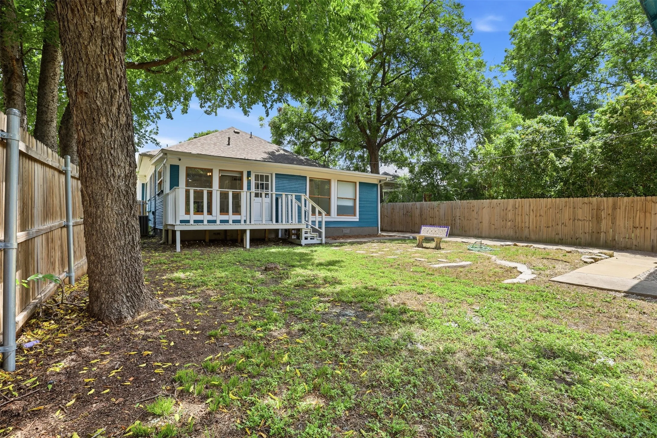 Single Family Residence For Sale in Tarrant County , 1932 5th Avenue, Fort Worth, Texas 76110, 3 Bedroom, 2 Bathroom, 1 Garage spaces, 1,936 Sqft, built in 1919, mls#21405557, Real Estate Agent in Fort Worth, Homes For Sale in Tarrant county, Homes For Sale in Fort Worth, Realtor in Fort Worth Texas, Real Estate Brokerage Independent Realty Texas, Luminita Cordes Realtor