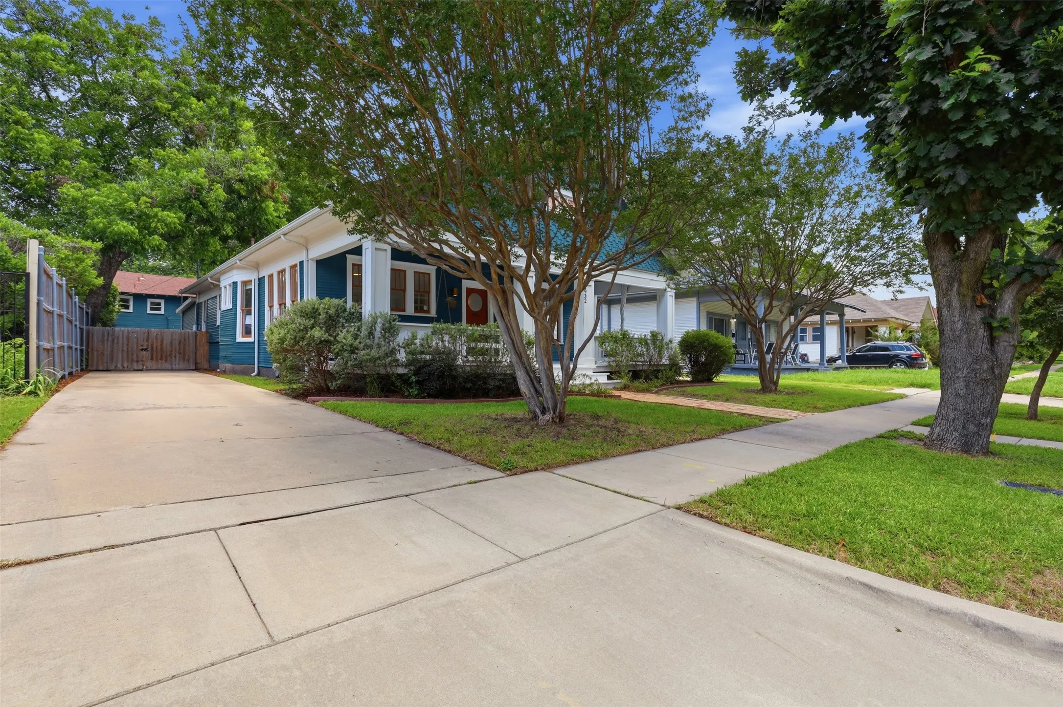 Single Family Residence For Sale in Tarrant County , 1932 5th Avenue, Fort Worth, Texas 76110, 3 Bedroom, 2 Bathroom, 1 Garage spaces, 1,936 Sqft, built in 1919, mls#21405557, Real Estate Agent in Fort Worth, Homes For Sale in Tarrant county, Homes For Sale in Fort Worth, Realtor in Fort Worth Texas, Real Estate Brokerage Independent Realty Texas, Luminita Cordes Realtor