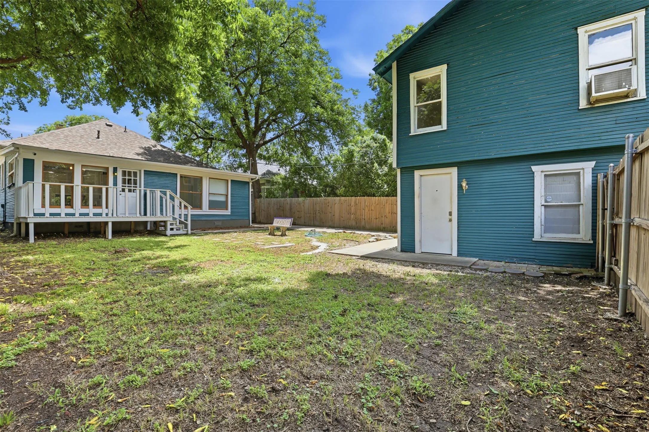 Single Family Residence For Sale in Tarrant County , 1932 5th Avenue, Fort Worth, Texas 76110, 3 Bedroom, 2 Bathroom, 1 Garage spaces, 1,936 Sqft, built in 1919, mls#21405557, Real Estate Agent in Fort Worth, Homes For Sale in Tarrant county, Homes For Sale in Fort Worth, Realtor in Fort Worth Texas, Real Estate Brokerage Independent Realty Texas, Luminita Cordes Realtor