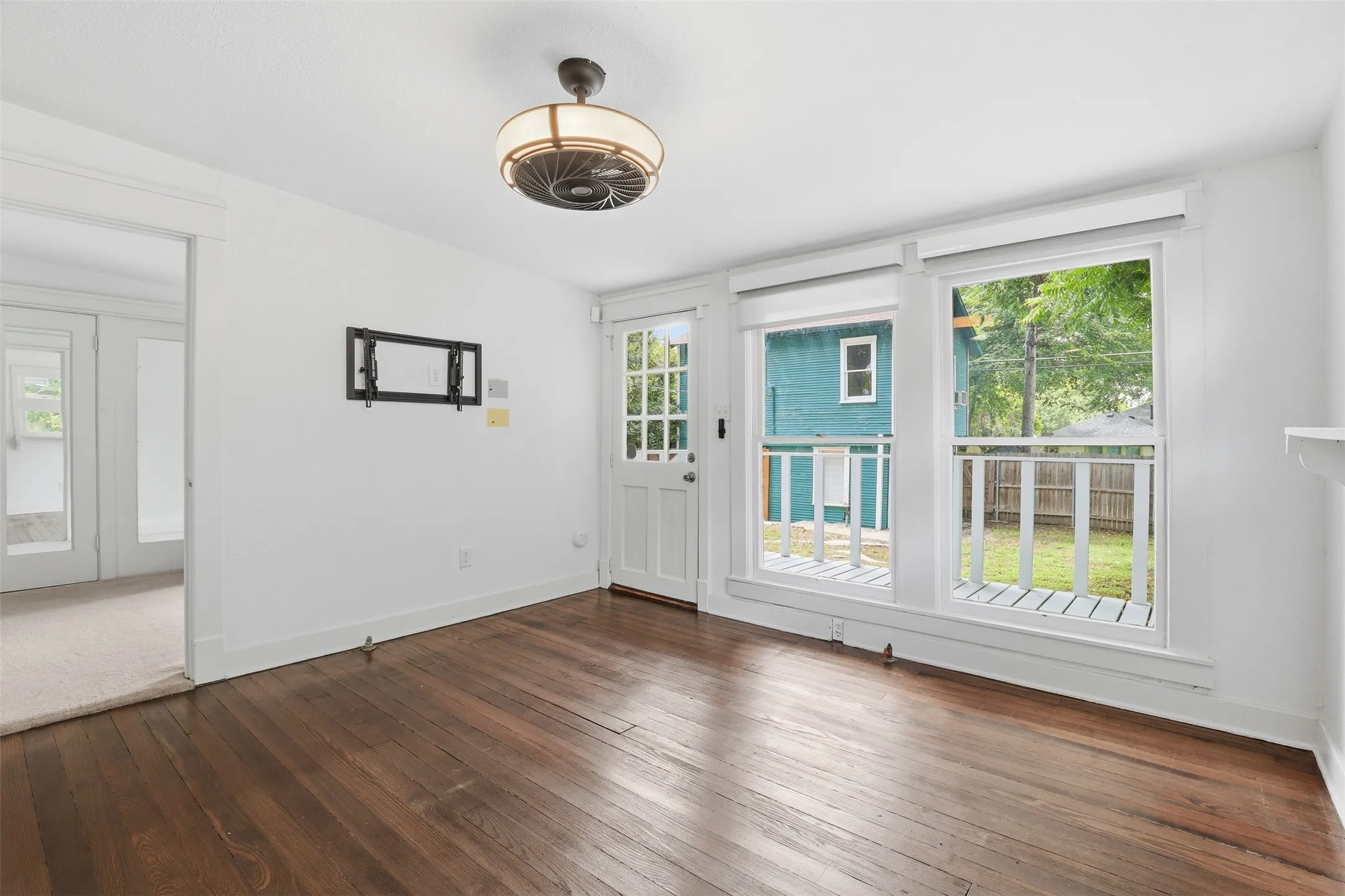 Single Family Residence For Sale in Tarrant County , 1932 5th Avenue, Fort Worth, Texas 76110, 3 Bedroom, 2 Bathroom, 1 Garage spaces, 1,936 Sqft, built in 1919, mls#21405557, Real Estate Agent in Fort Worth, Homes For Sale in Tarrant county, Homes For Sale in Fort Worth, Realtor in Fort Worth Texas, Real Estate Brokerage Independent Realty Texas, Luminita Cordes Realtor