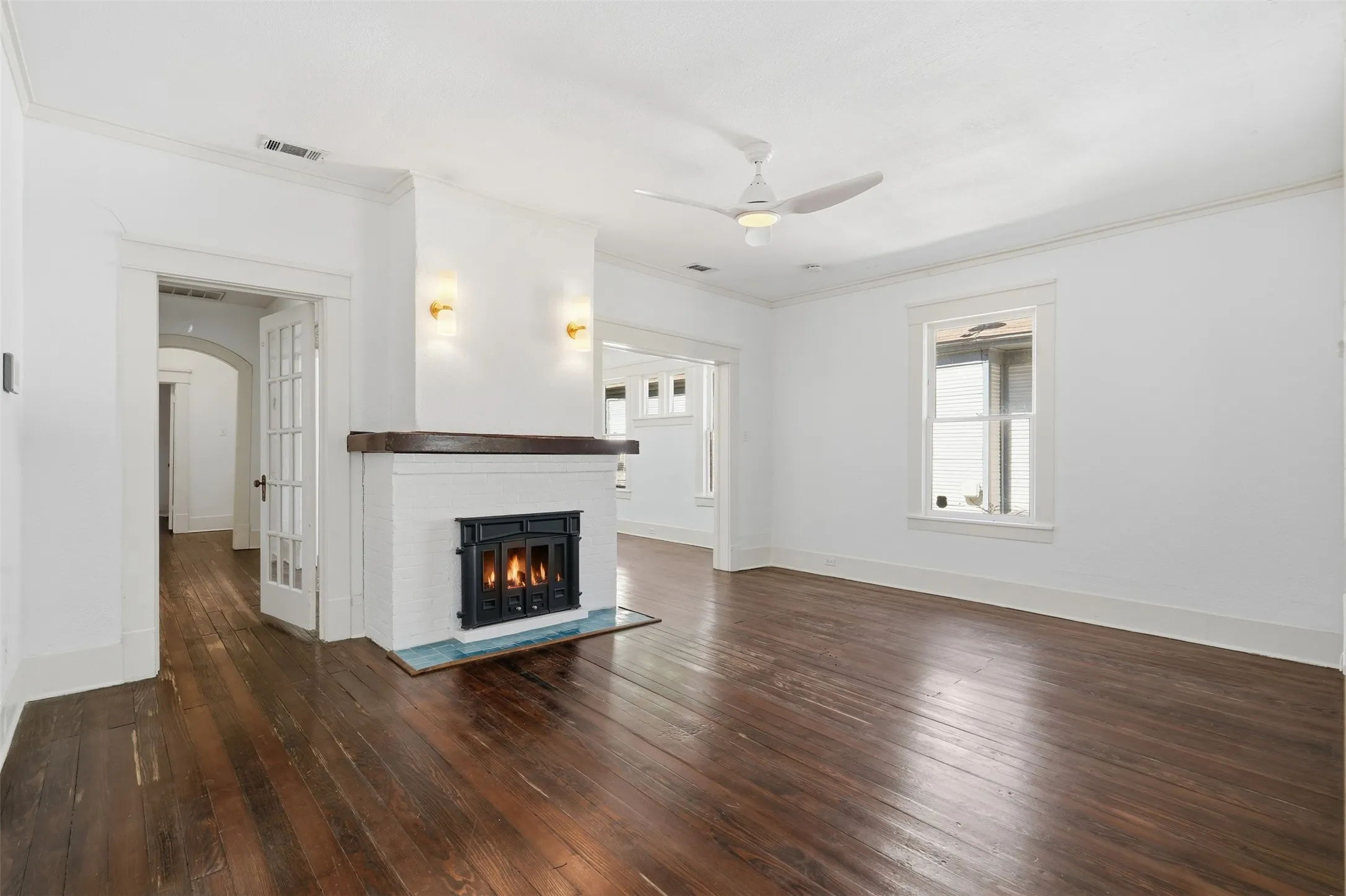 Single Family Residence For Sale in Tarrant County , 1932 5th Avenue, Fort Worth, Texas 76110, 3 Bedroom, 2 Bathroom, 1 Garage spaces, 1,936 Sqft, built in 1919, mls#21405557, Real Estate Agent in Fort Worth, Homes For Sale in Tarrant county, Homes For Sale in Fort Worth, Realtor in Fort Worth Texas, Real Estate Brokerage Independent Realty Texas, Luminita Cordes Realtor