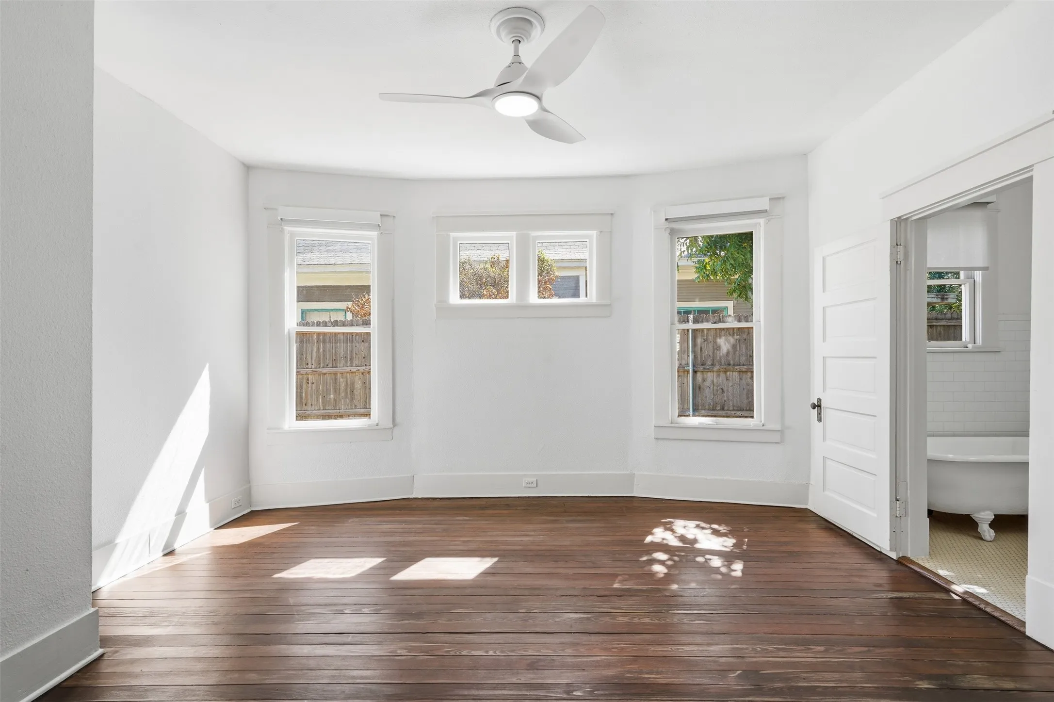 Middle bedroom