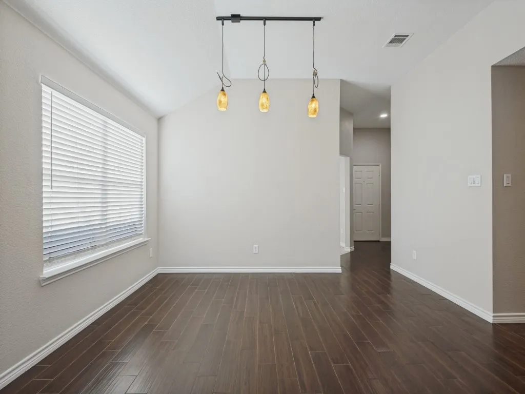 Single Family Residence For Sale in Collin County , 2616 Emerald Lane, Mc Kinney, Texas 75071, 3 Bedroom, 2 Bathroom, 2 Garage spaces, 1,527 Sqft, built in 2005, mls#21403727, Real Estate Agent in Mc Kinney, Homes For Sale in Collin county, Homes For Sale in Mc Kinney, Realtor in Mc Kinney Texas, Real Estate Brokerage Independent Realty Texas, Luminita Cordes Realtor