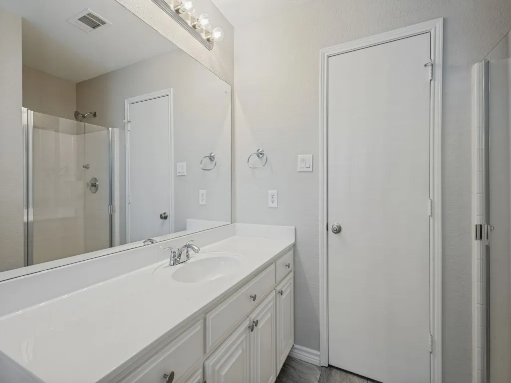 Single Family Residence For Sale in Collin County , 2616 Emerald Lane, Mc Kinney, Texas 75071, 3 Bedroom, 2 Bathroom, 2 Garage spaces, 1,527 Sqft, built in 2005, mls#21403727, Real Estate Agent in Mc Kinney, Homes For Sale in Collin county, Homes For Sale in Mc Kinney, Realtor in Mc Kinney Texas, Real Estate Brokerage Independent Realty Texas, Luminita Cordes Realtor