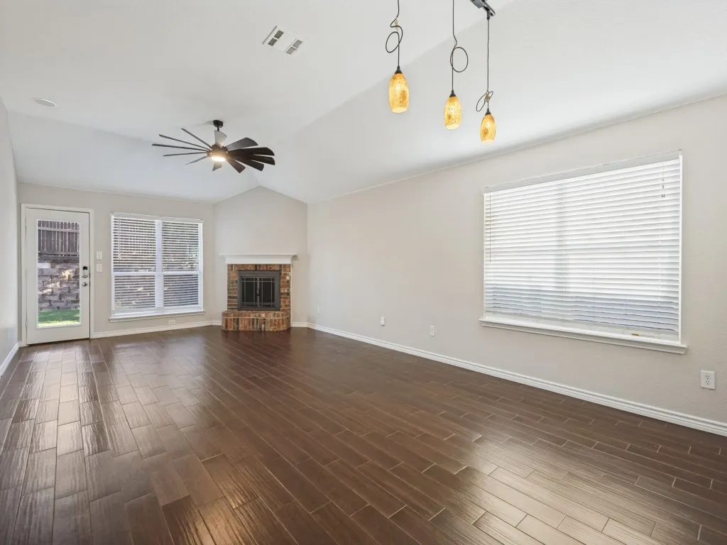 Single Family Residence For Sale in Collin County , 2616 Emerald Lane, Mc Kinney, Texas 75071, 3 Bedroom, 2 Bathroom, 2 Garage spaces, 1,527 Sqft, built in 2005, mls#21403727, Real Estate Agent in Mc Kinney, Homes For Sale in Collin county, Homes For Sale in Mc Kinney, Realtor in Mc Kinney Texas, Real Estate Brokerage Independent Realty Texas, Luminita Cordes Realtor