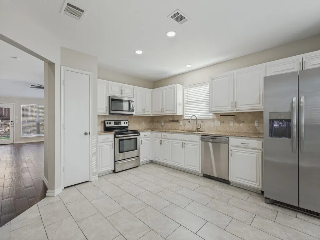 Single Family Residence For Sale in Collin County , 2616 Emerald Lane, Mc Kinney, Texas 75071, 3 Bedroom, 2 Bathroom, 2 Garage spaces, 1,527 Sqft, built in 2005, mls#21403727, Real Estate Agent in Mc Kinney, Homes For Sale in Collin county, Homes For Sale in Mc Kinney, Realtor in Mc Kinney Texas, Real Estate Brokerage Independent Realty Texas, Luminita Cordes Realtor