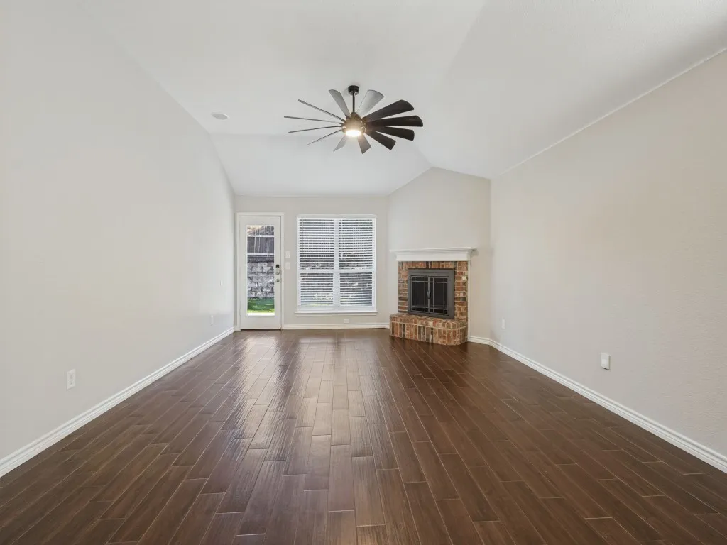 Single Family Residence For Sale in Collin County , 2616 Emerald Lane, Mc Kinney, Texas 75071, 3 Bedroom, 2 Bathroom, 2 Garage spaces, 1,527 Sqft, built in 2005, mls#21403727, Real Estate Agent in Mc Kinney, Homes For Sale in Collin county, Homes For Sale in Mc Kinney, Realtor in Mc Kinney Texas, Real Estate Brokerage Independent Realty Texas, Luminita Cordes Realtor
