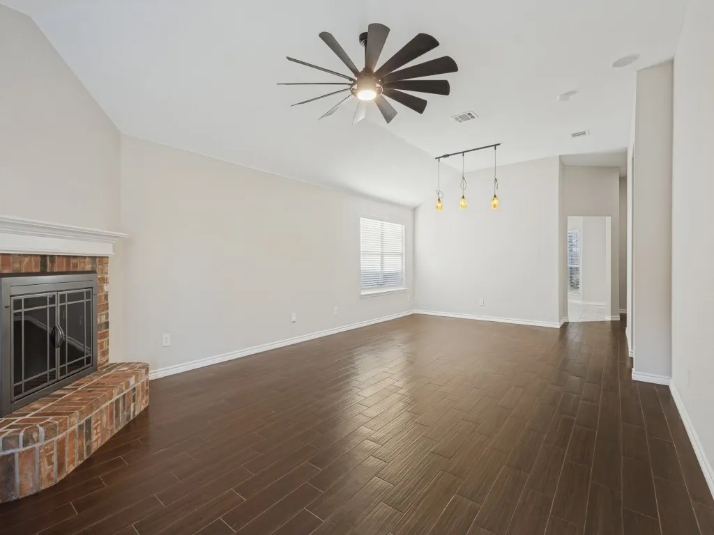 Single Family Residence For Sale in Collin County , 2616 Emerald Lane, Mc Kinney, Texas 75071, 3 Bedroom, 2 Bathroom, 2 Garage spaces, 1,527 Sqft, built in 2005, mls#21403727, Real Estate Agent in Mc Kinney, Homes For Sale in Collin county, Homes For Sale in Mc Kinney, Realtor in Mc Kinney Texas, Real Estate Brokerage Independent Realty Texas, Luminita Cordes Realtor
