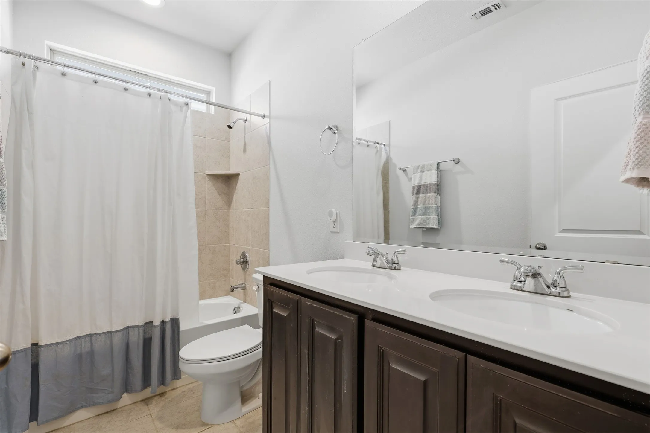 Single Family Residence For Sale in Parker County , 15116 Belclaire Avenue, Aledo, Texas 76008, 4 Bedroom, 4 Bathroom, 2 Garage spaces, 3,205 Sqft, built in 2021, mls#21405837, Real Estate Agent in Aledo, Homes For Sale in Parker county, Homes For Sale in Aledo, Realtor in Aledo Texas, Real Estate Brokerage Independent Realty Texas, Luminita Cordes Realtor