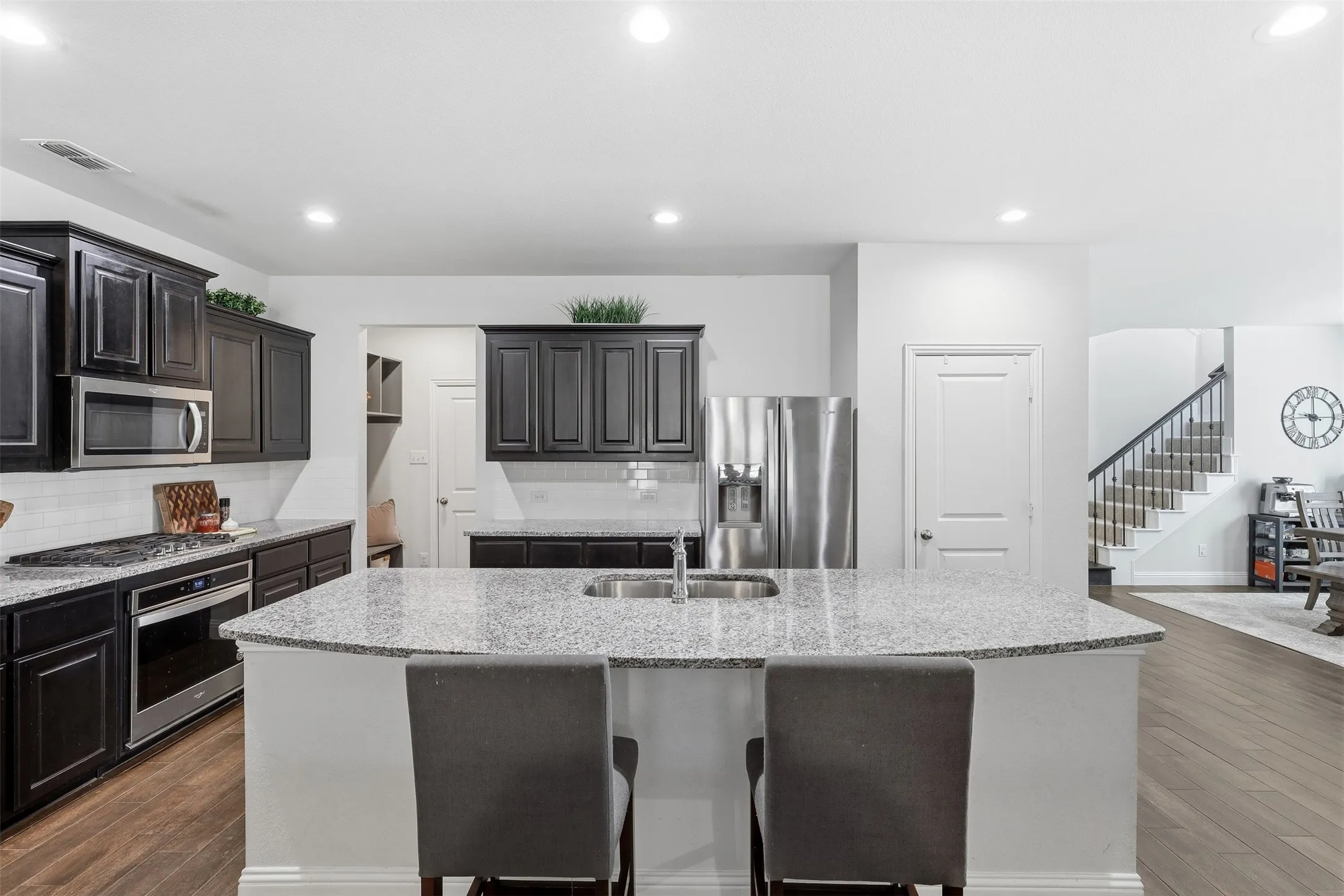 Single Family Residence For Sale in Parker County , 15116 Belclaire Avenue, Aledo, Texas 76008, 4 Bedroom, 4 Bathroom, 2 Garage spaces, 3,205 Sqft, built in 2021, mls#21405837, Real Estate Agent in Aledo, Homes For Sale in Parker county, Homes For Sale in Aledo, Realtor in Aledo Texas, Real Estate Brokerage Independent Realty Texas, Luminita Cordes Realtor