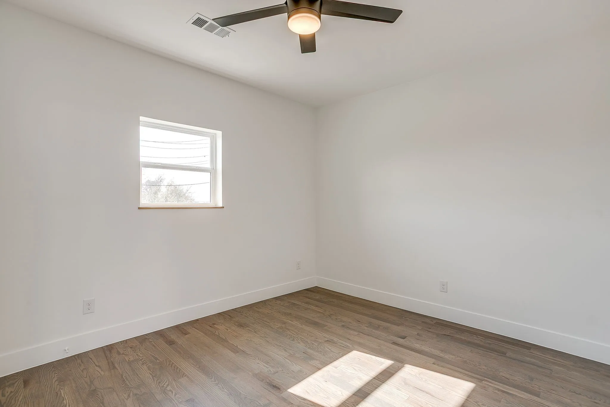 Single Family Residence For Sale in Collin County , 212 W Cottage Hill Parkway, Weston, Texas 75009, 5 Bedroom, 5 Bathroom, 1 Garage spaces, 4,952 Sqft, built in 2025, mls#21406413, Real Estate Agent in Weston, Homes For Sale in Collin county, Homes For Sale in Weston, Realtor in Weston Texas, Real Estate Brokerage Independent Realty Texas, Luminita Cordes Realtor