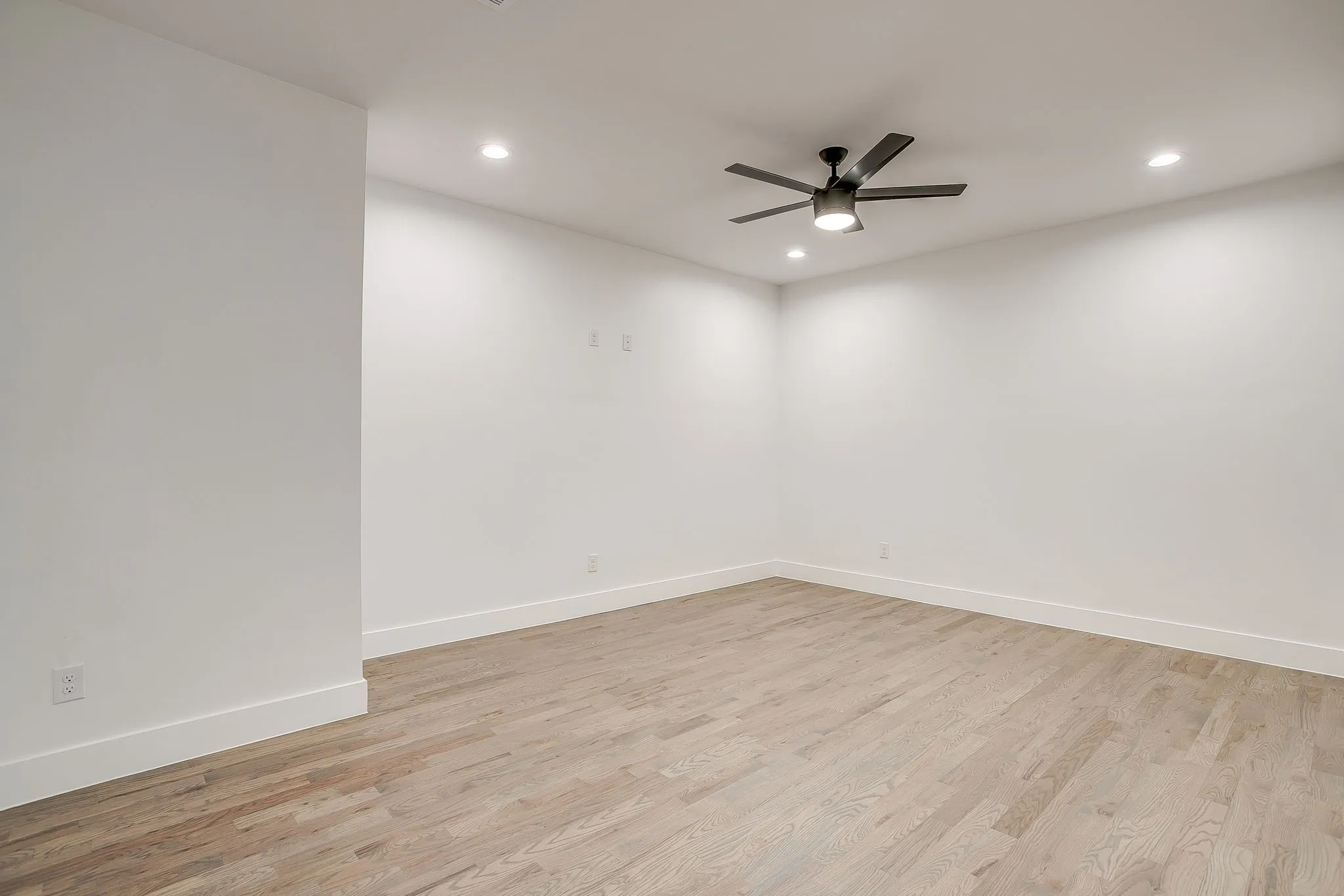 Single Family Residence For Sale in Collin County , 212 W Cottage Hill Parkway, Weston, Texas 75009, 5 Bedroom, 5 Bathroom, 1 Garage spaces, 4,952 Sqft, built in 2025, mls#21406413, Real Estate Agent in Weston, Homes For Sale in Collin county, Homes For Sale in Weston, Realtor in Weston Texas, Real Estate Brokerage Independent Realty Texas, Luminita Cordes Realtor