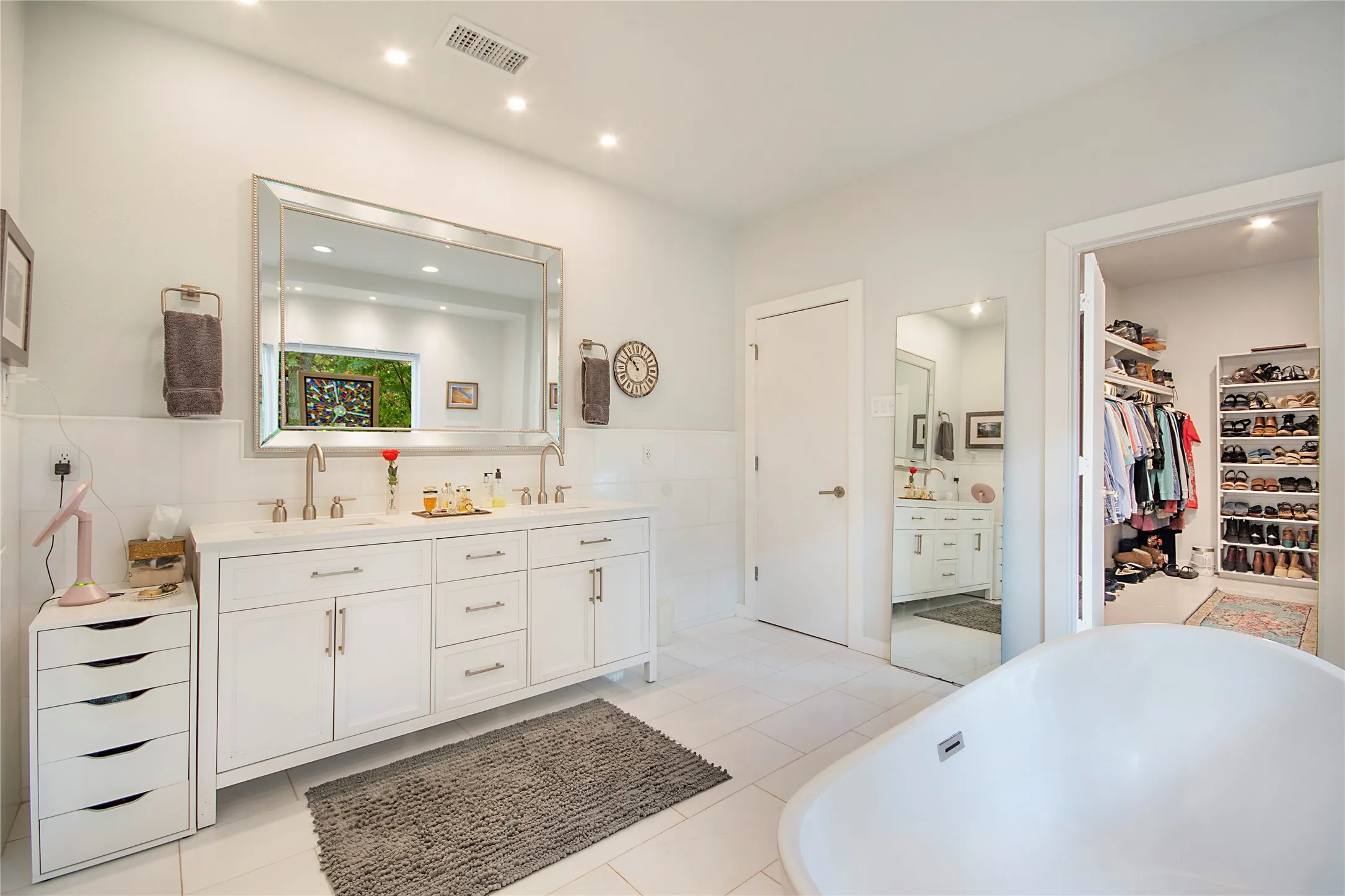 Single Family Residence For Rent in Dallas County , 11804 Forest Lakes Lane, Dallas, Texas 75230, 3 Bedroom, 3 Bathroom, 2 Garage spaces, 2,029 Sqft, built in 1984, mls#21405625, Real Estate Agent in Dallas, Homes For Rent in Dallas county, Homes For Rent in Dallas, Realtor in Dallas Texas, Real Estate Brokerage Independent Realty Texas, Luminita Cordes Realtor