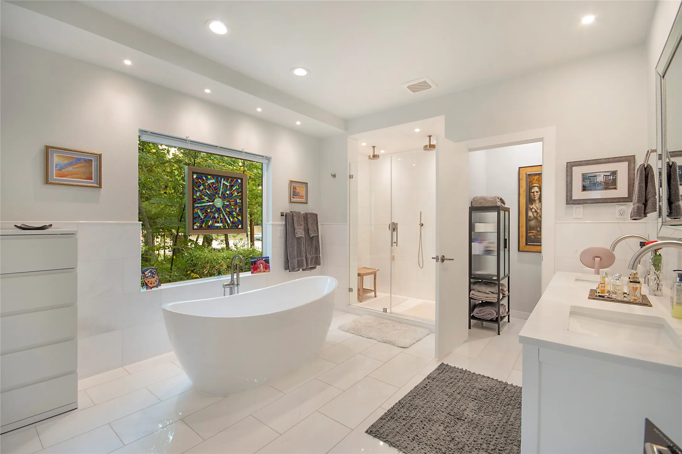 Single Family Residence For Rent in Dallas County , 11804 Forest Lakes Lane, Dallas, Texas 75230, 3 Bedroom, 3 Bathroom, 2 Garage spaces, 2,029 Sqft, built in 1984, mls#21405625, Real Estate Agent in Dallas, Homes For Rent in Dallas county, Homes For Rent in Dallas, Realtor in Dallas Texas, Real Estate Brokerage Independent Realty Texas, Luminita Cordes Realtor