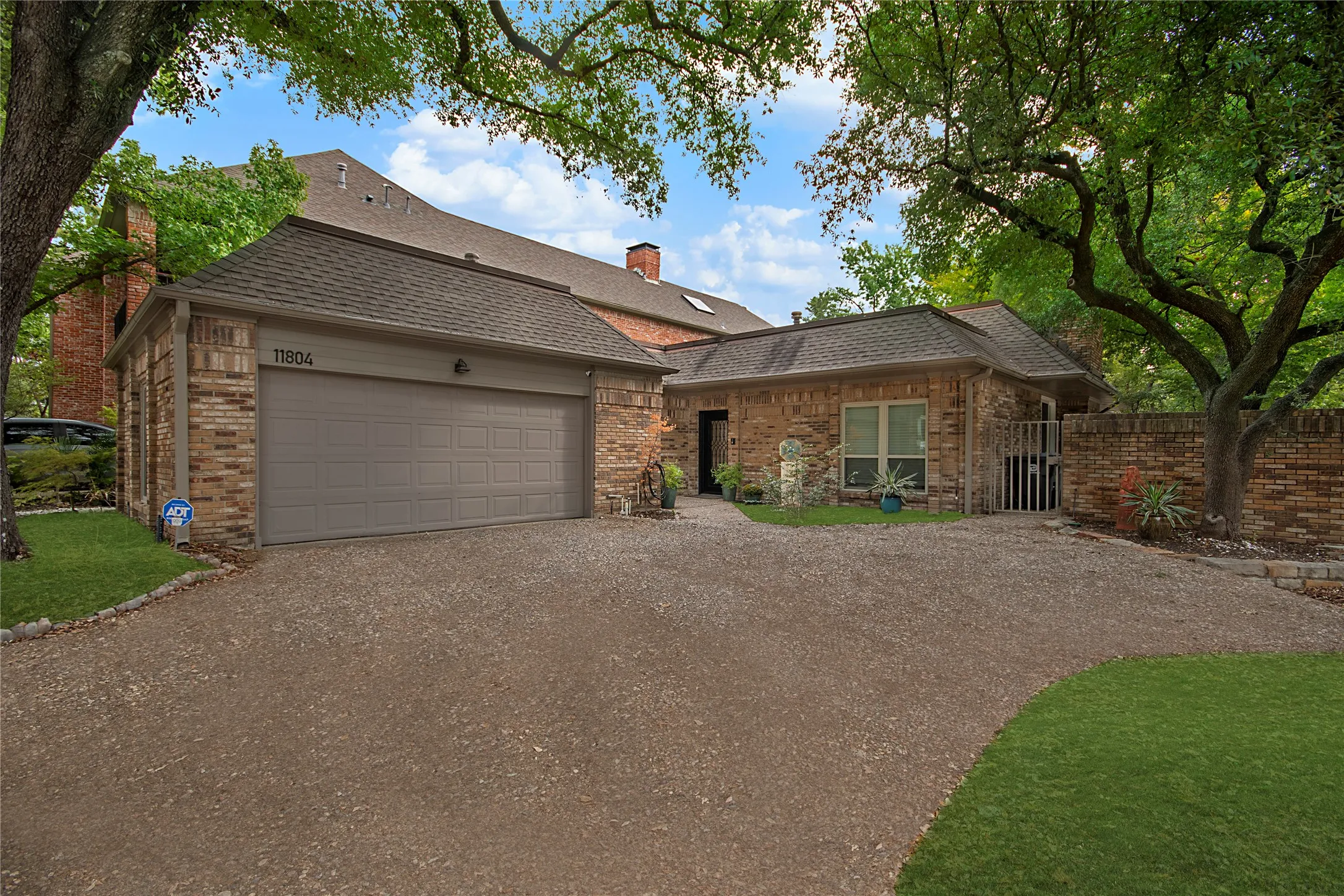 Single Family Residence For Rent in Dallas County , 11804 Forest Lakes Lane, Dallas, Texas 75230, 3 Bedroom, 3 Bathroom, 2 Garage spaces, 2,029 Sqft, built in 1984, mls#21405625, Real Estate Agent in Dallas, Homes For Rent in Dallas county, Homes For Rent in Dallas, Realtor in Dallas Texas, Real Estate Brokerage Independent Realty Texas, Luminita Cordes Realtor