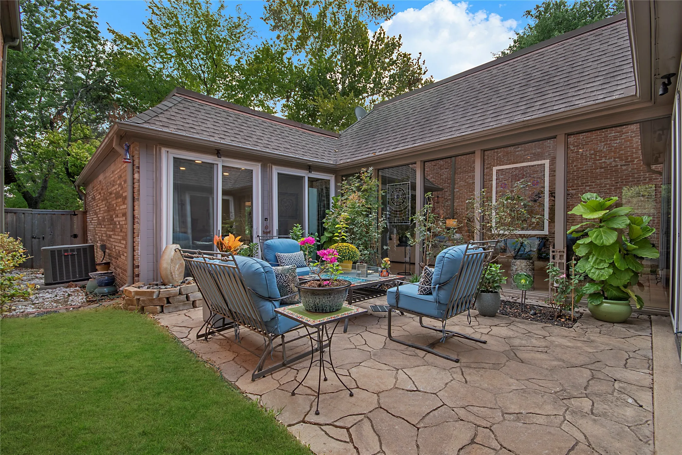 Single Family Residence For Rent in Dallas County , 11804 Forest Lakes Lane, Dallas, Texas 75230, 3 Bedroom, 3 Bathroom, 2 Garage spaces, 2,029 Sqft, built in 1984, mls#21405625, Real Estate Agent in Dallas, Homes For Rent in Dallas county, Homes For Rent in Dallas, Realtor in Dallas Texas, Real Estate Brokerage Independent Realty Texas, Luminita Cordes Realtor