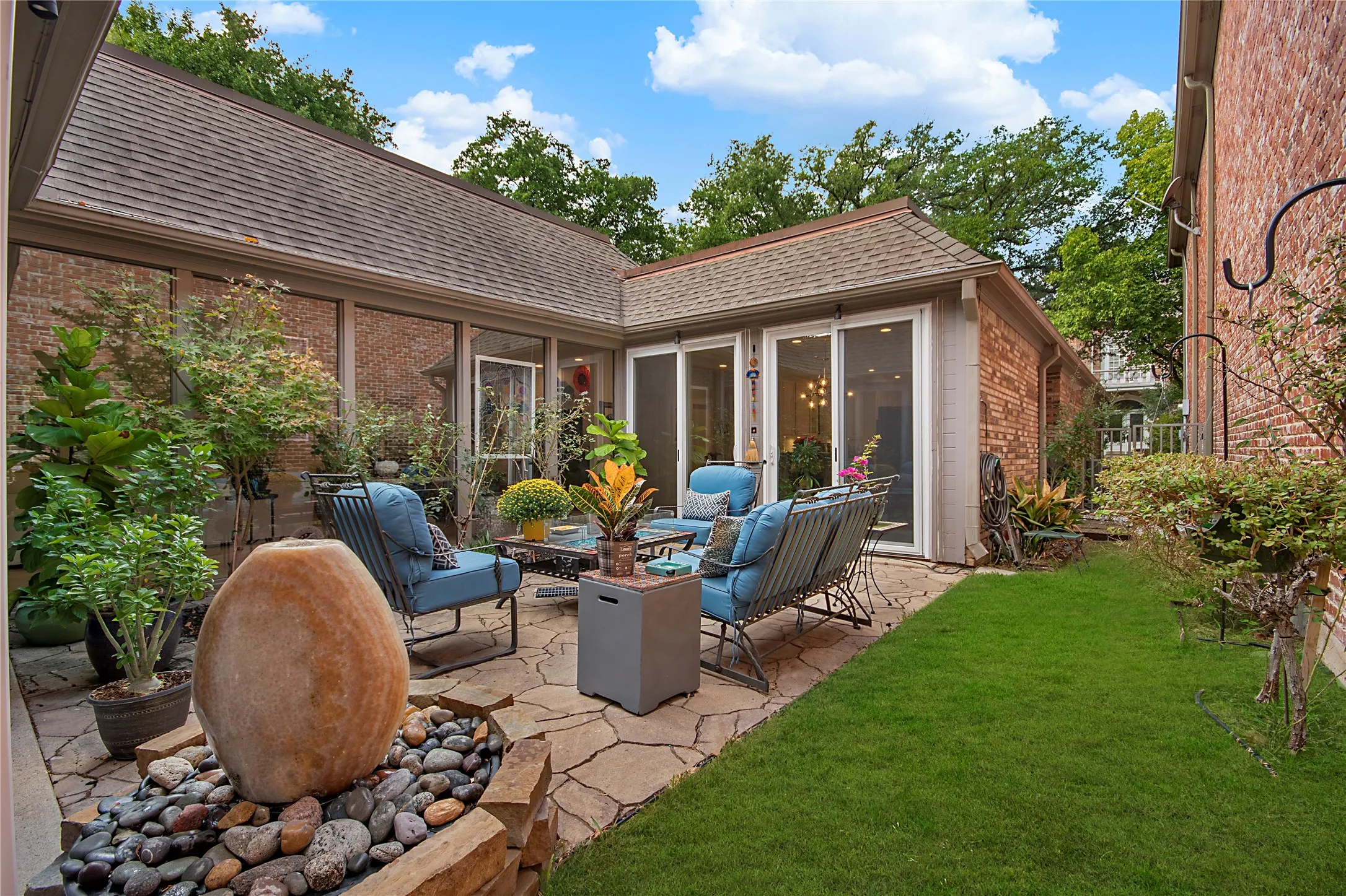 Single Family Residence For Rent in Dallas County , 11804 Forest Lakes Lane, Dallas, Texas 75230, 3 Bedroom, 3 Bathroom, 2 Garage spaces, 2,029 Sqft, built in 1984, mls#21405625, Real Estate Agent in Dallas, Homes For Rent in Dallas county, Homes For Rent in Dallas, Realtor in Dallas Texas, Real Estate Brokerage Independent Realty Texas, Luminita Cordes Realtor