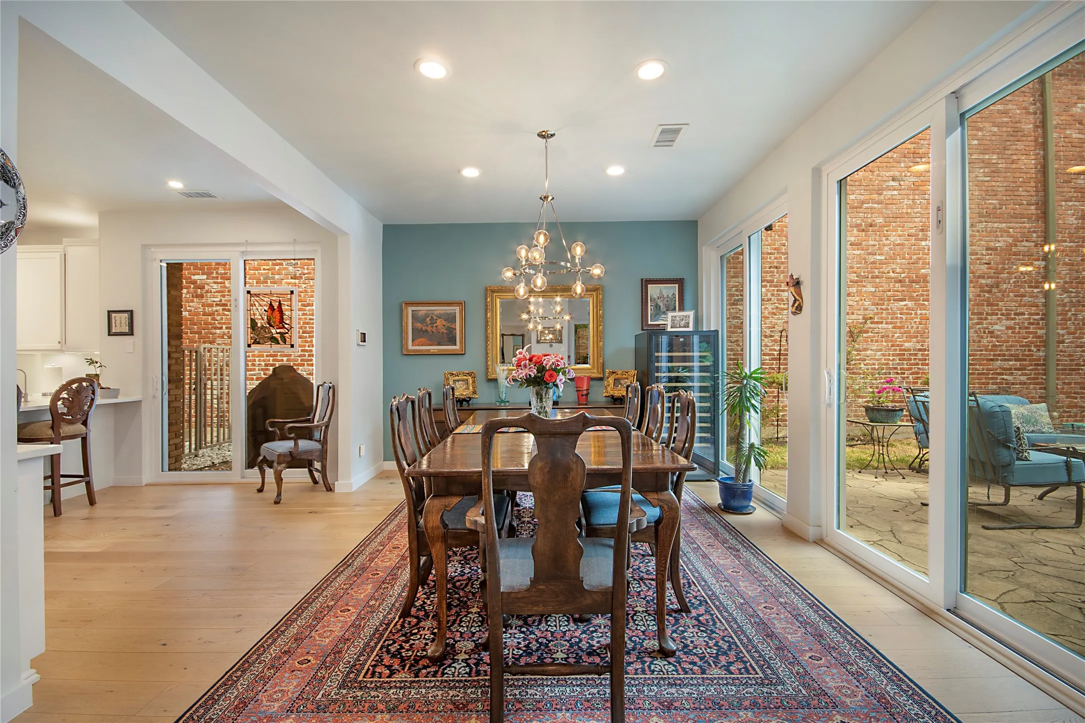 Single Family Residence For Rent in Dallas County , 11804 Forest Lakes Lane, Dallas, Texas 75230, 3 Bedroom, 3 Bathroom, 2 Garage spaces, 2,029 Sqft, built in 1984, mls#21405625, Real Estate Agent in Dallas, Homes For Rent in Dallas county, Homes For Rent in Dallas, Realtor in Dallas Texas, Real Estate Brokerage Independent Realty Texas, Luminita Cordes Realtor