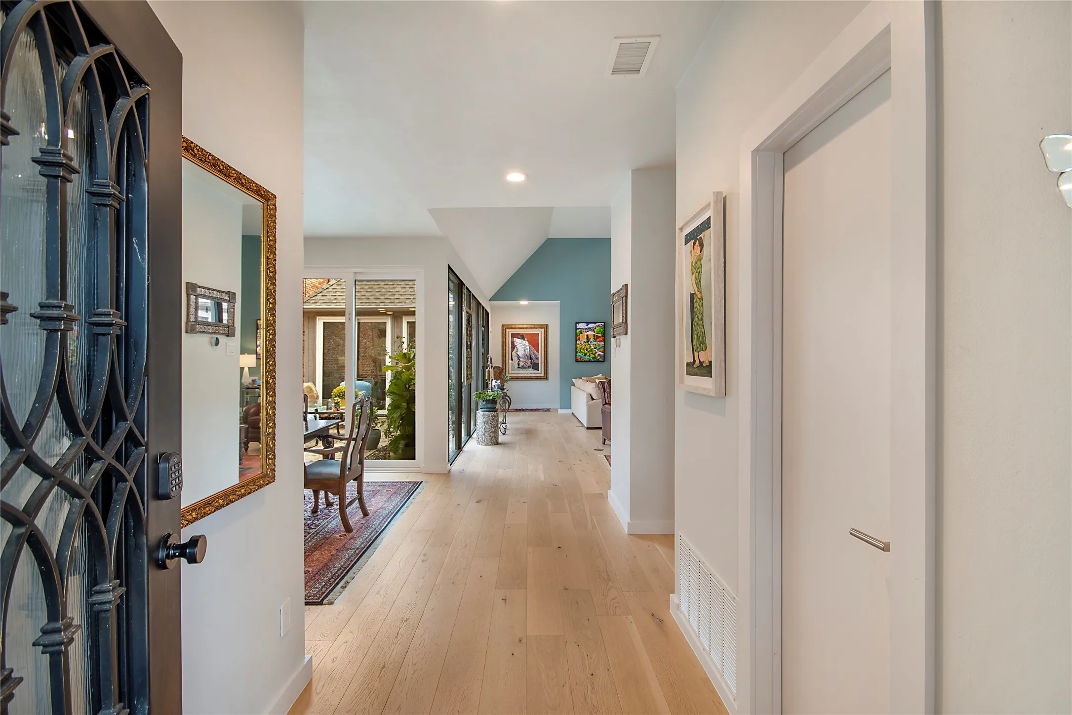 Single Family Residence For Rent in Dallas County , 11804 Forest Lakes Lane, Dallas, Texas 75230, 3 Bedroom, 3 Bathroom, 2 Garage spaces, 2,029 Sqft, built in 1984, mls#21405625, Real Estate Agent in Dallas, Homes For Rent in Dallas county, Homes For Rent in Dallas, Realtor in Dallas Texas, Real Estate Brokerage Independent Realty Texas, Luminita Cordes Realtor