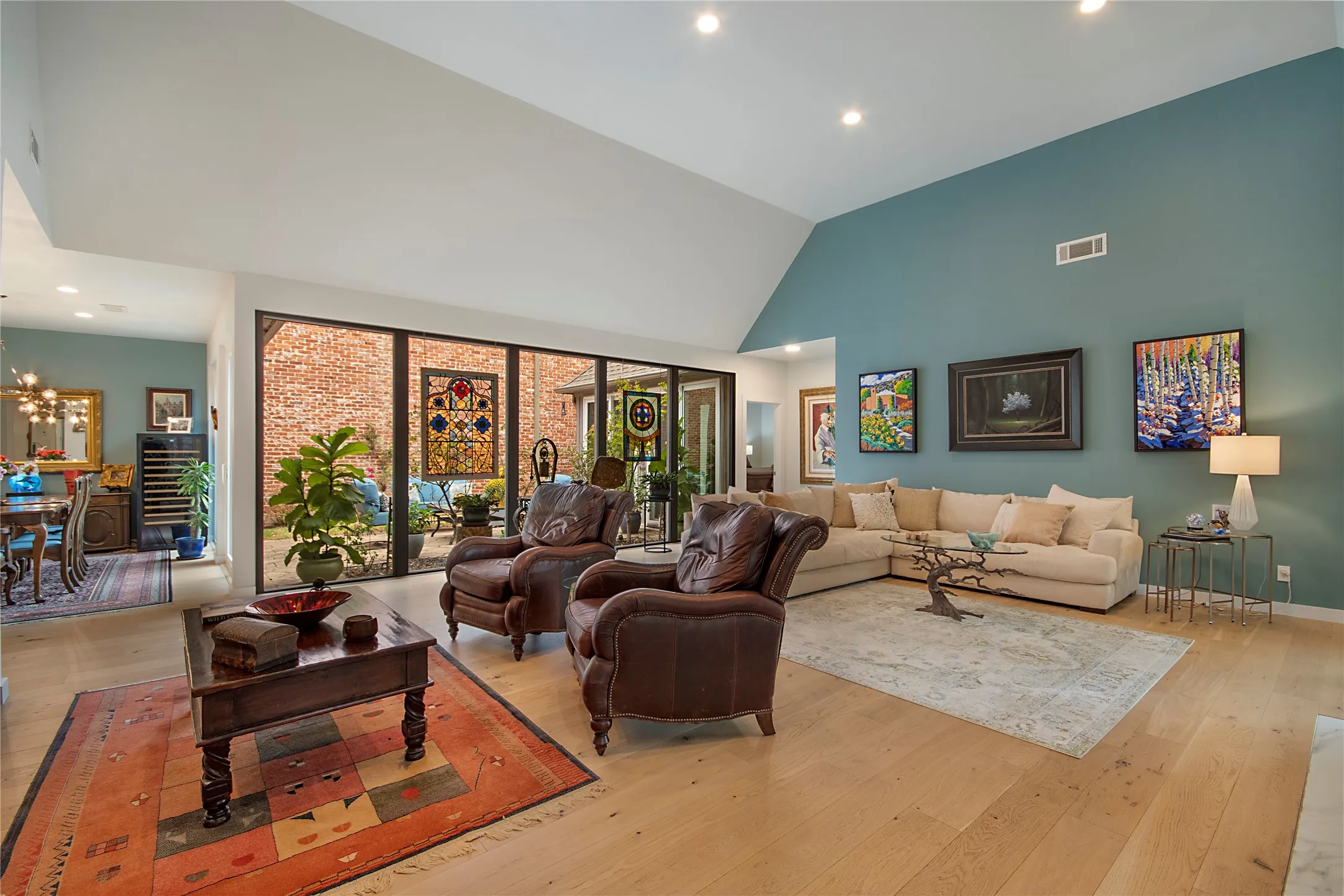 Single Family Residence For Rent in Dallas County , 11804 Forest Lakes Lane, Dallas, Texas 75230, 3 Bedroom, 3 Bathroom, 2 Garage spaces, 2,029 Sqft, built in 1984, mls#21405625, Real Estate Agent in Dallas, Homes For Rent in Dallas county, Homes For Rent in Dallas, Realtor in Dallas Texas, Real Estate Brokerage Independent Realty Texas, Luminita Cordes Realtor