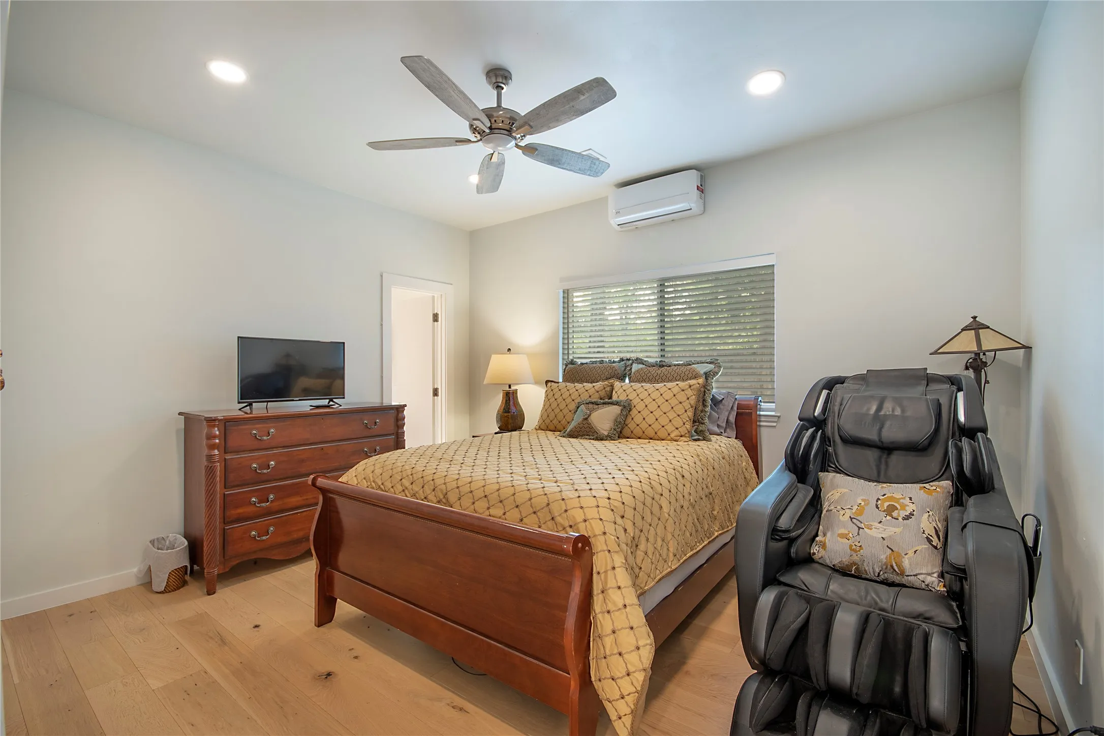 Single Family Residence For Rent in Dallas County , 11804 Forest Lakes Lane, Dallas, Texas 75230, 3 Bedroom, 3 Bathroom, 2 Garage spaces, 2,029 Sqft, built in 1984, mls#21405625, Real Estate Agent in Dallas, Homes For Rent in Dallas county, Homes For Rent in Dallas, Realtor in Dallas Texas, Real Estate Brokerage Independent Realty Texas, Luminita Cordes Realtor