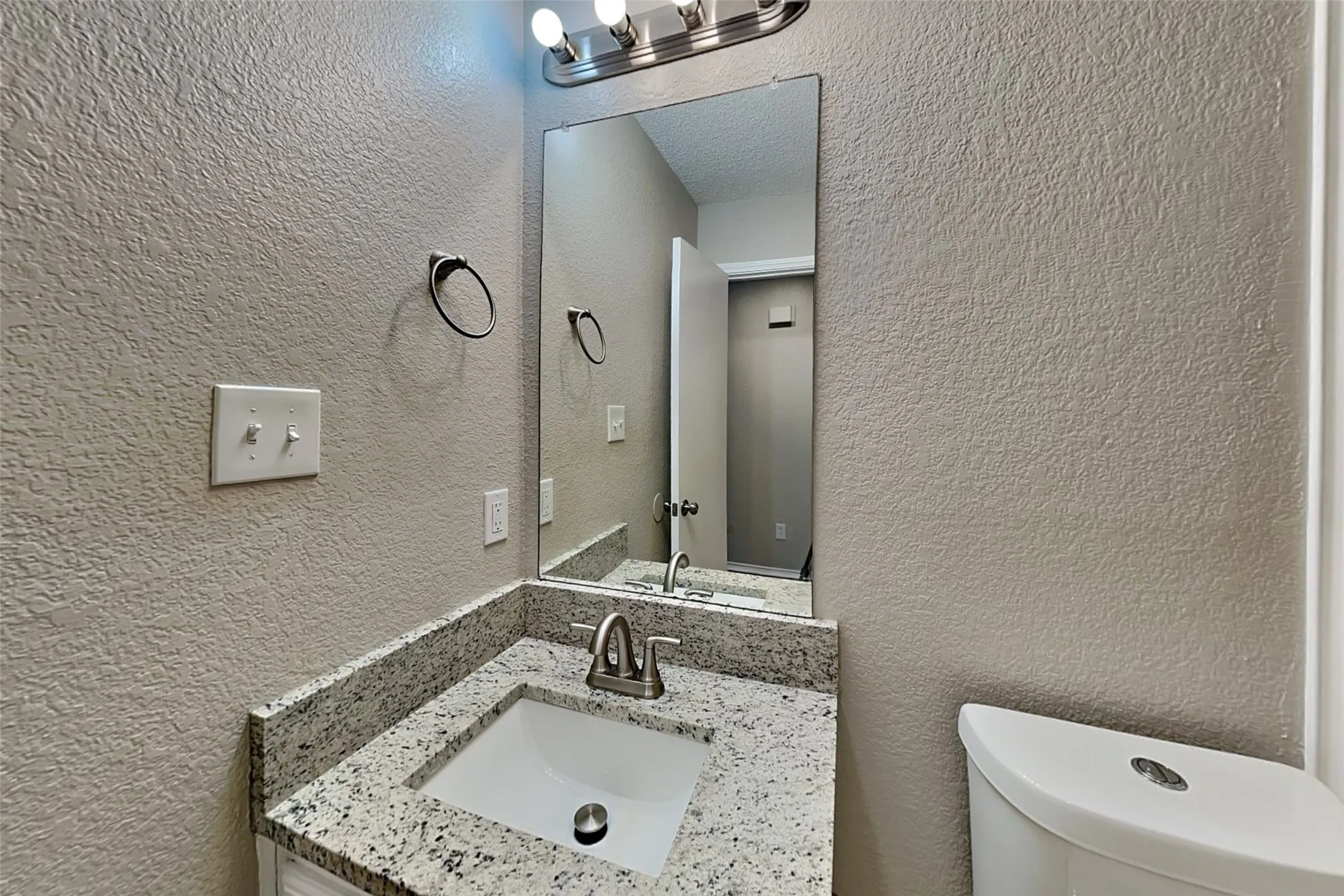 Single Family Residence For Rent in Tarrant County , 7904 Gardengate Lane, Fort Worth, Texas 76137, 3 Bedroom, 2 Bathroom, 2 Garage spaces, 1,780 Sqft, built in 1993, mls#21406638, Real Estate Agent in Fort Worth, Homes For Rent in Tarrant county, Homes For Rent in Fort Worth, Realtor in Fort Worth Texas, Real Estate Brokerage Independent Realty Texas, Luminita Cordes Realtor
