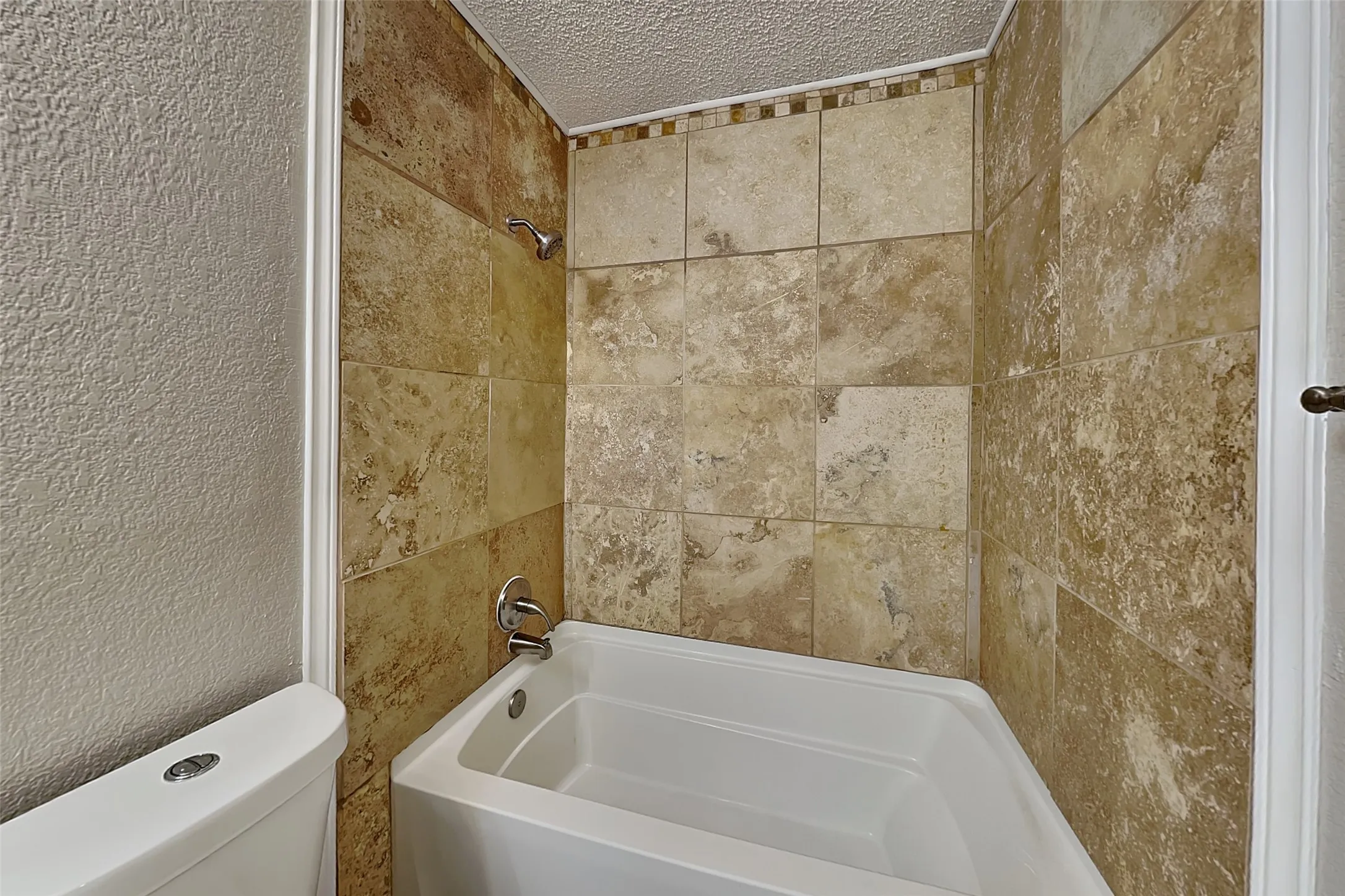 Single Family Residence For Rent in Tarrant County , 7904 Gardengate Lane, Fort Worth, Texas 76137, 3 Bedroom, 2 Bathroom, 2 Garage spaces, 1,780 Sqft, built in 1993, mls#21406638, Real Estate Agent in Fort Worth, Homes For Rent in Tarrant county, Homes For Rent in Fort Worth, Realtor in Fort Worth Texas, Real Estate Brokerage Independent Realty Texas, Luminita Cordes Realtor