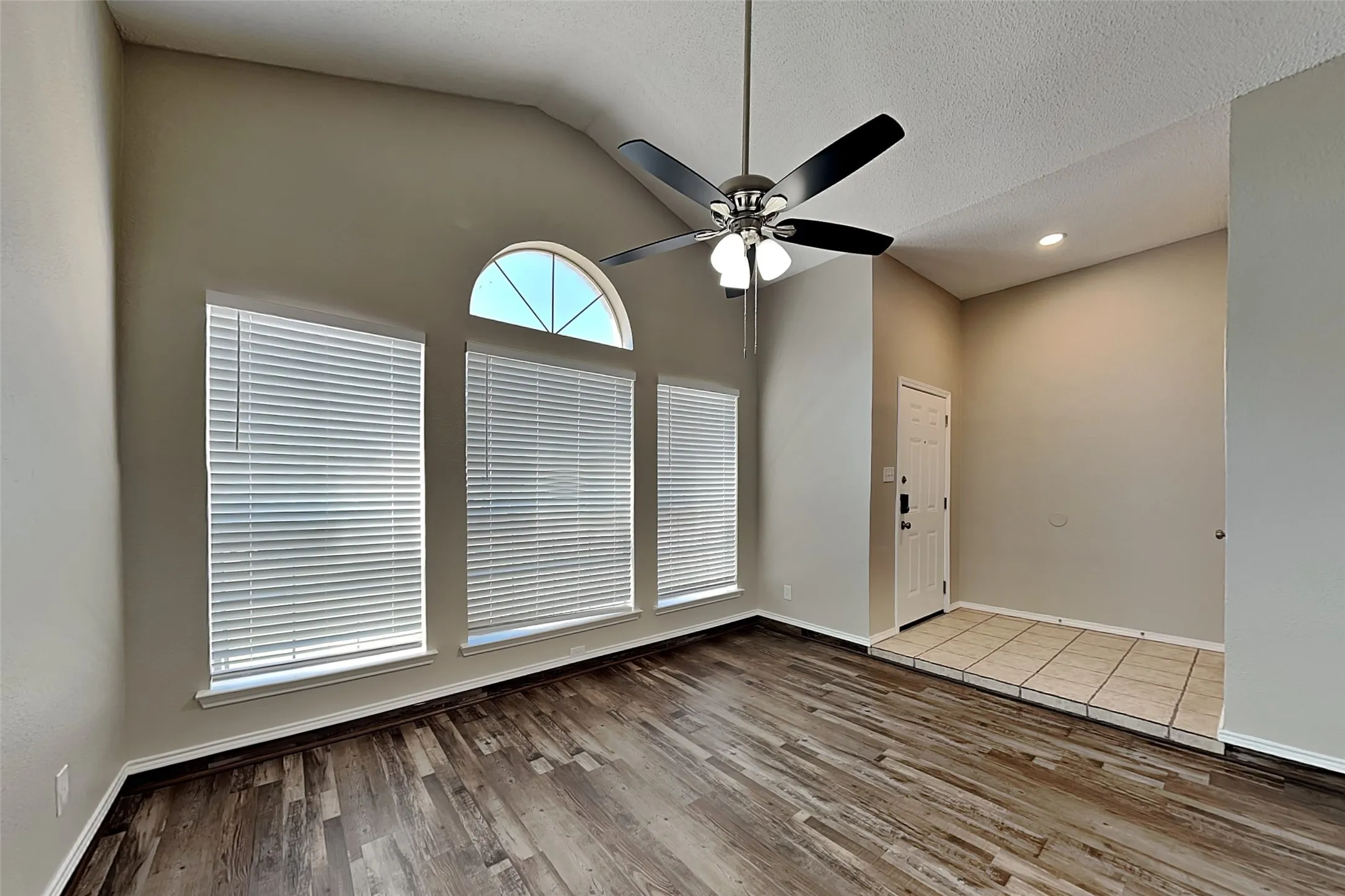Single Family Residence For Rent in Tarrant County , 7904 Gardengate Lane, Fort Worth, Texas 76137, 3 Bedroom, 2 Bathroom, 2 Garage spaces, 1,780 Sqft, built in 1993, mls#21406638, Real Estate Agent in Fort Worth, Homes For Rent in Tarrant county, Homes For Rent in Fort Worth, Realtor in Fort Worth Texas, Real Estate Brokerage Independent Realty Texas, Luminita Cordes Realtor