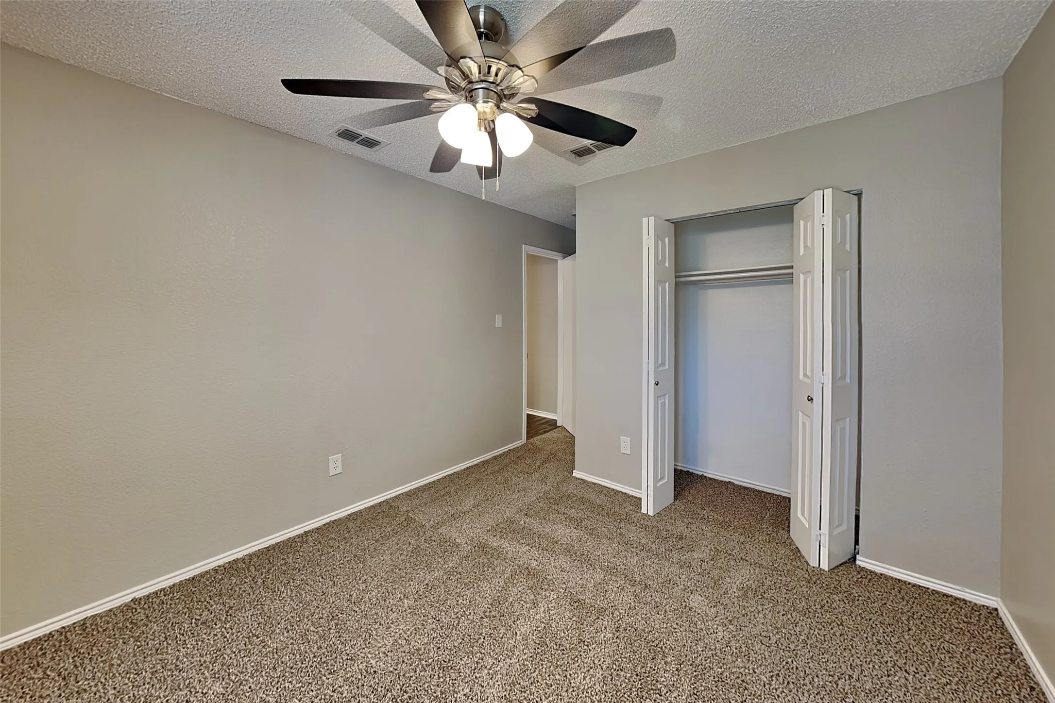 Single Family Residence For Rent in Tarrant County , 7904 Gardengate Lane, Fort Worth, Texas 76137, 3 Bedroom, 2 Bathroom, 2 Garage spaces, 1,780 Sqft, built in 1993, mls#21406638, Real Estate Agent in Fort Worth, Homes For Rent in Tarrant county, Homes For Rent in Fort Worth, Realtor in Fort Worth Texas, Real Estate Brokerage Independent Realty Texas, Luminita Cordes Realtor