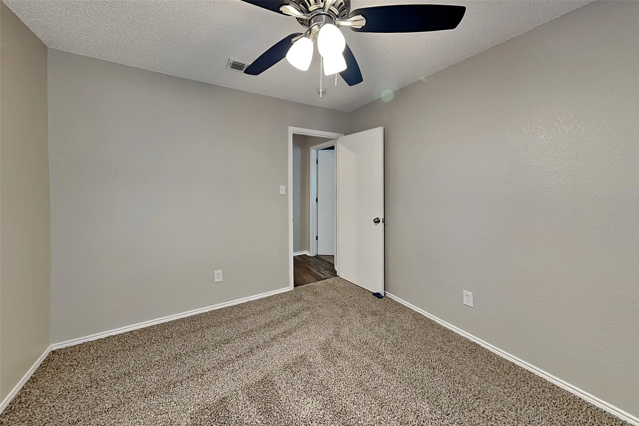 Single Family Residence For Rent in Tarrant County , 7904 Gardengate Lane, Fort Worth, Texas 76137, 3 Bedroom, 2 Bathroom, 2 Garage spaces, 1,780 Sqft, built in 1993, mls#21406638, Real Estate Agent in Fort Worth, Homes For Rent in Tarrant county, Homes For Rent in Fort Worth, Realtor in Fort Worth Texas, Real Estate Brokerage Independent Realty Texas, Luminita Cordes Realtor
