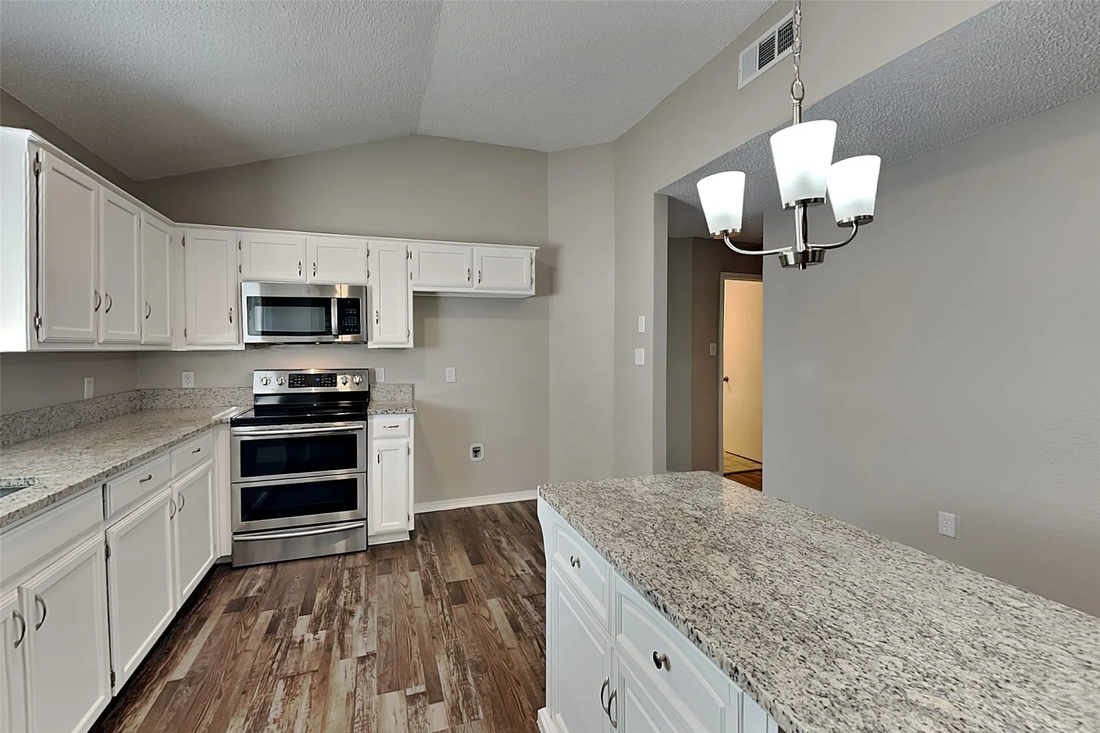 Single Family Residence For Rent in Tarrant County , 7904 Gardengate Lane, Fort Worth, Texas 76137, 3 Bedroom, 2 Bathroom, 2 Garage spaces, 1,780 Sqft, built in 1993, mls#21406638, Real Estate Agent in Fort Worth, Homes For Rent in Tarrant county, Homes For Rent in Fort Worth, Realtor in Fort Worth Texas, Real Estate Brokerage Independent Realty Texas, Luminita Cordes Realtor
