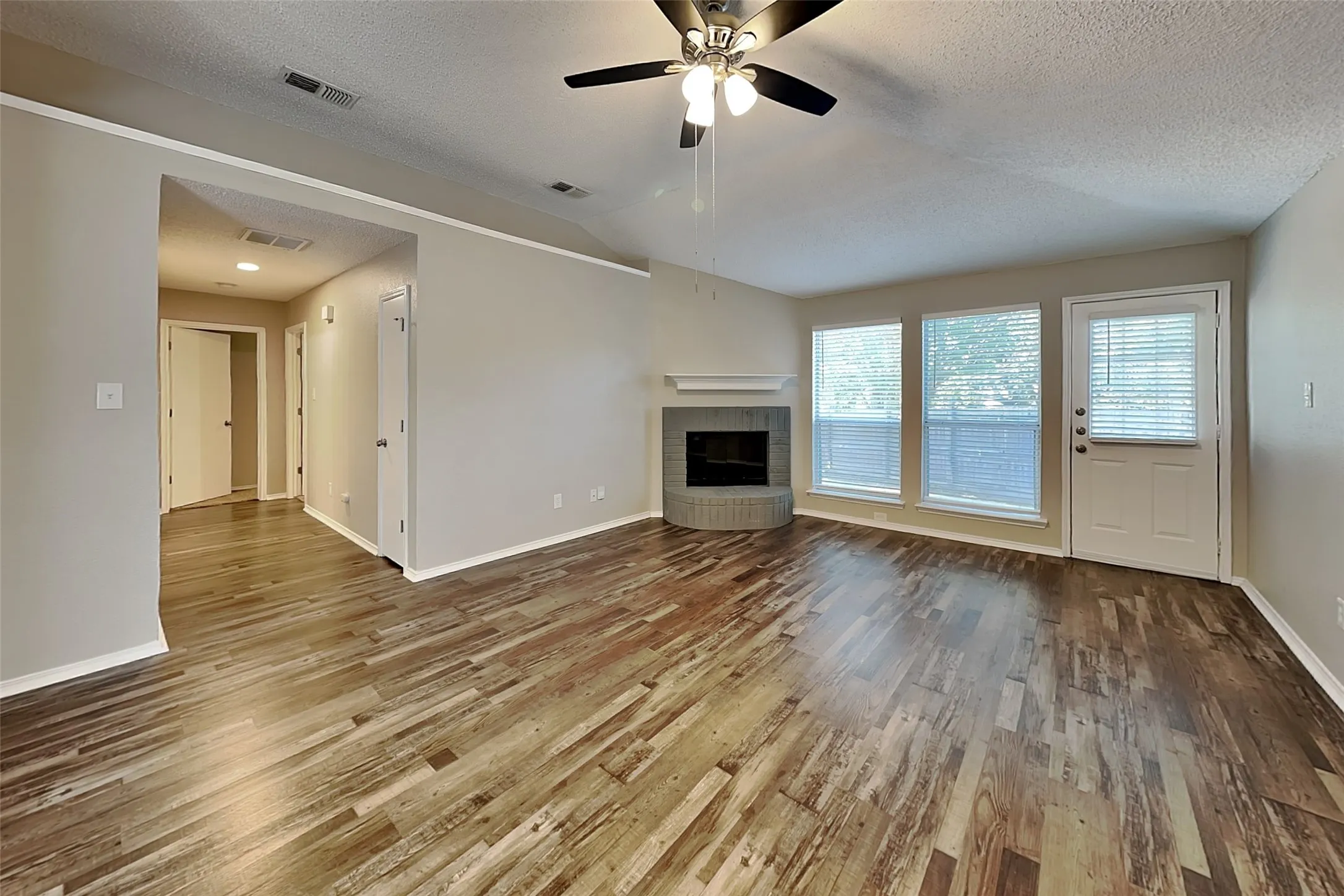 Single Family Residence For Rent in Tarrant County , 7904 Gardengate Lane, Fort Worth, Texas 76137, 3 Bedroom, 2 Bathroom, 2 Garage spaces, 1,780 Sqft, built in 1993, mls#21406638, Real Estate Agent in Fort Worth, Homes For Rent in Tarrant county, Homes For Rent in Fort Worth, Realtor in Fort Worth Texas, Real Estate Brokerage Independent Realty Texas, Luminita Cordes Realtor