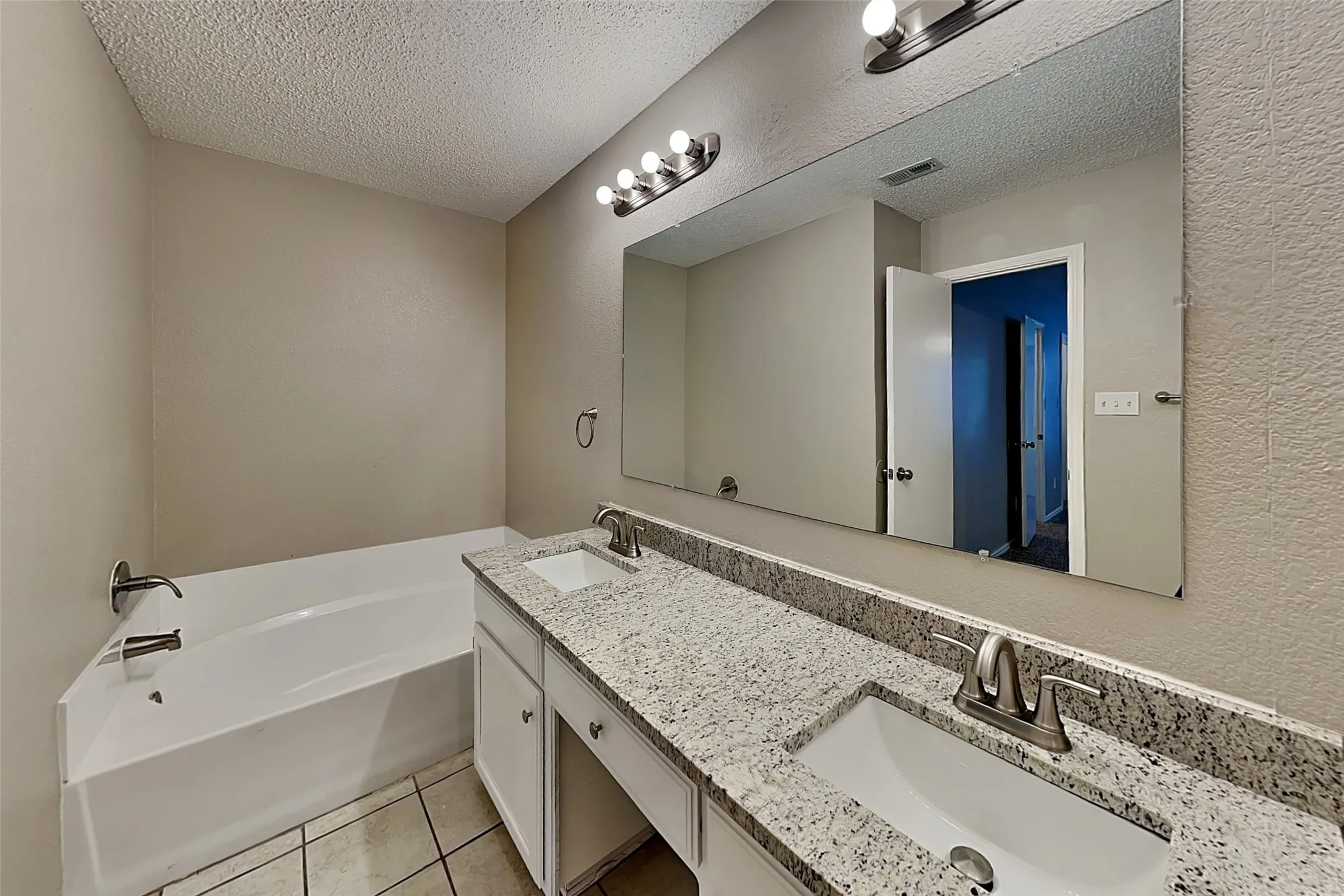 Single Family Residence For Rent in Tarrant County , 7904 Gardengate Lane, Fort Worth, Texas 76137, 3 Bedroom, 2 Bathroom, 2 Garage spaces, 1,780 Sqft, built in 1993, mls#21406638, Real Estate Agent in Fort Worth, Homes For Rent in Tarrant county, Homes For Rent in Fort Worth, Realtor in Fort Worth Texas, Real Estate Brokerage Independent Realty Texas, Luminita Cordes Realtor