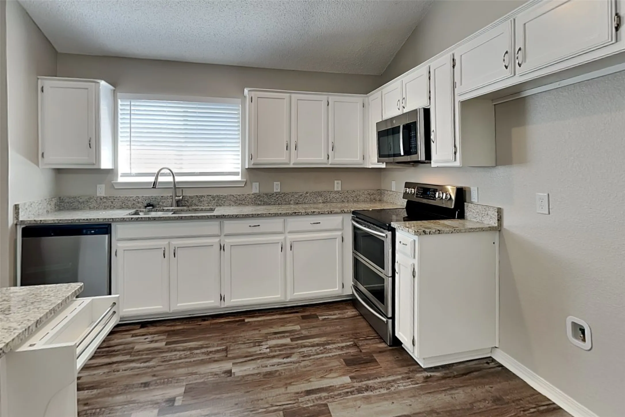 Single Family Residence For Rent in Tarrant County , 7904 Gardengate Lane, Fort Worth, Texas 76137, 3 Bedroom, 2 Bathroom, 2 Garage spaces, 1,780 Sqft, built in 1993, mls#21406638, Real Estate Agent in Fort Worth, Homes For Rent in Tarrant county, Homes For Rent in Fort Worth, Realtor in Fort Worth Texas, Real Estate Brokerage Independent Realty Texas, Luminita Cordes Realtor