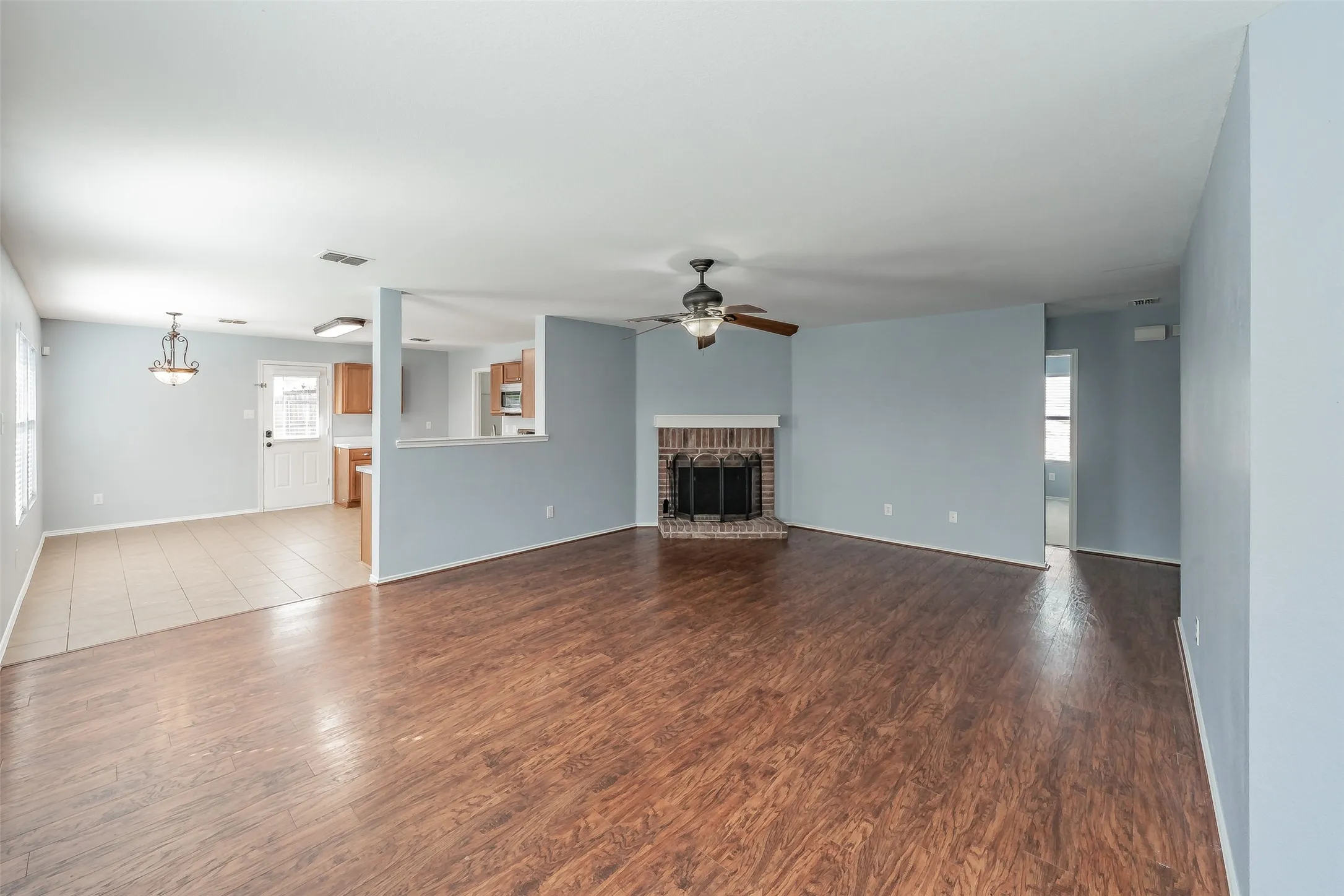 Single Family Residence For Sale in Tarrant County , 4512 Hounds Tail Lane, Fort Worth, Texas 76244, 3 Bedroom, 2 Bathroom, 2 Garage spaces, 1,507 Sqft, built in 2006, mls#21379851, Real Estate Agent in Fort Worth, Homes For Sale in Tarrant county, Homes For Sale in Fort Worth, Realtor in Fort Worth Texas, Real Estate Brokerage Independent Realty Texas, Luminita Cordes Realtor