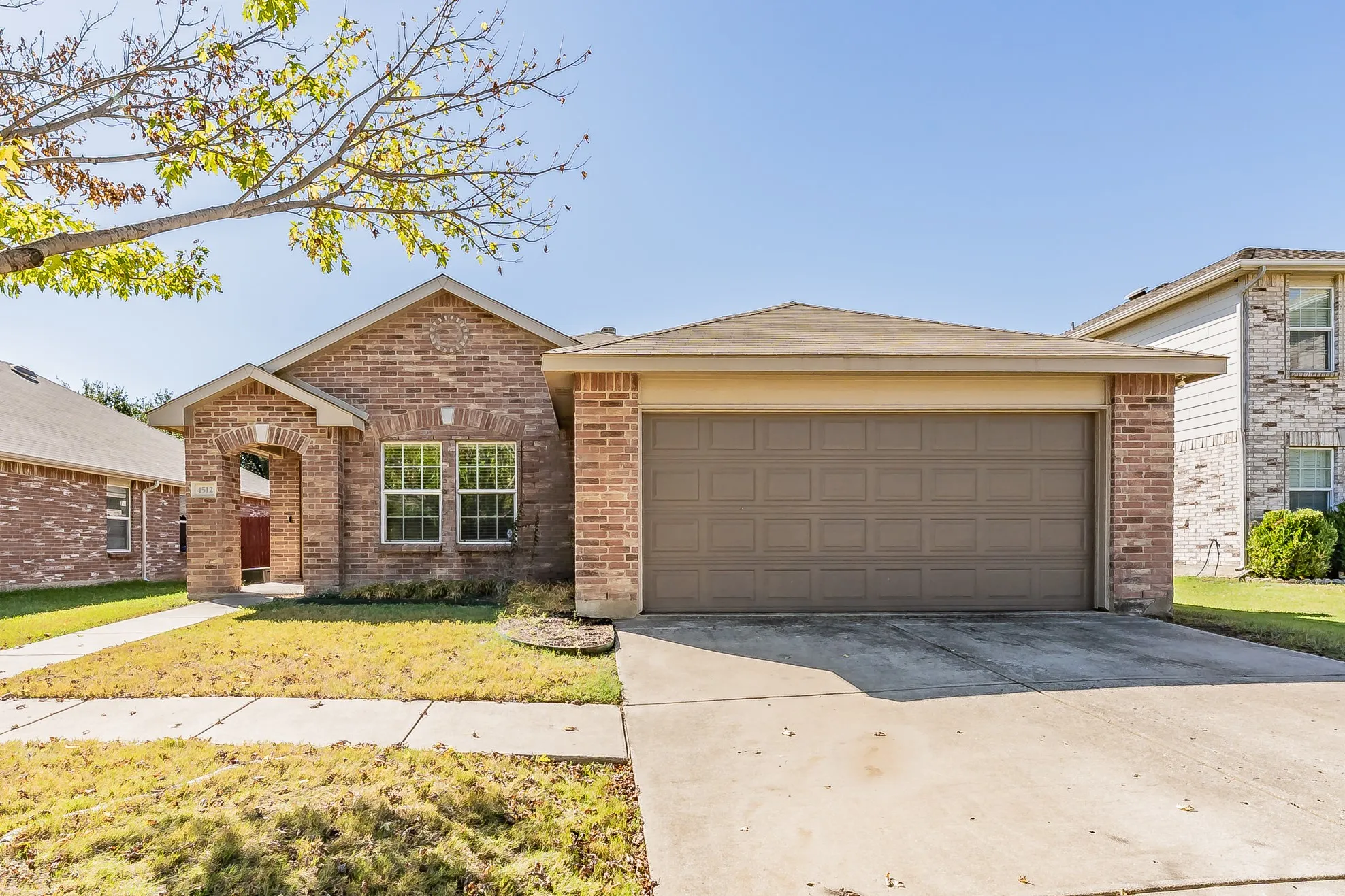 Single Family Residence For Sale in Tarrant County , 4512 Hounds Tail Lane, Fort Worth, Texas 76244, 3 Bedroom, 2 Bathroom, 2 Garage spaces, 1,507 Sqft, built in 2006, mls#21379851, Real Estate Agent in Fort Worth, Homes For Sale in Tarrant county, Homes For Sale in Fort Worth, Realtor in Fort Worth Texas, Real Estate Brokerage Independent Realty Texas, Luminita Cordes Realtor
