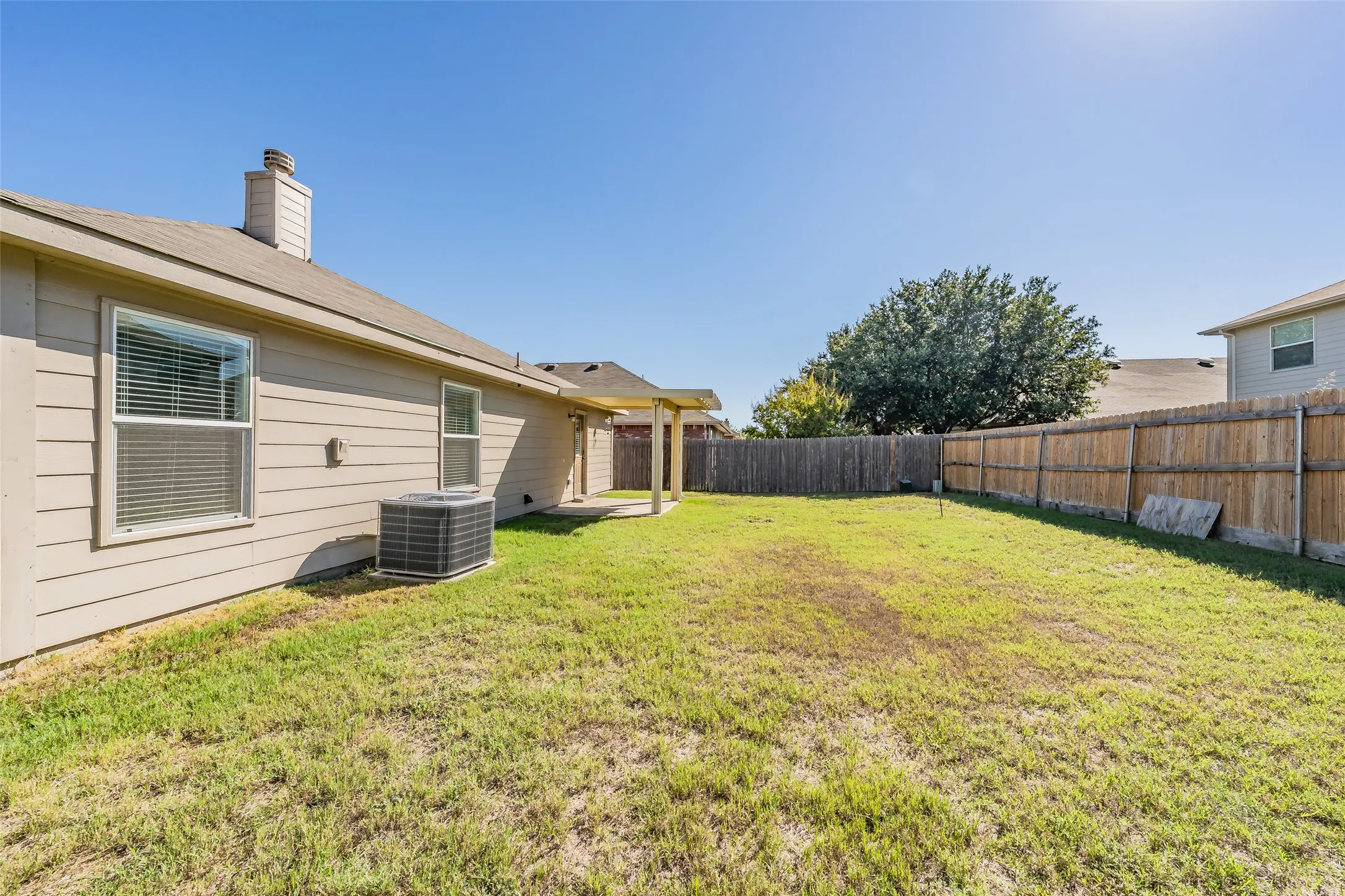 Single Family Residence For Sale in Tarrant County , 4512 Hounds Tail Lane, Fort Worth, Texas 76244, 3 Bedroom, 2 Bathroom, 2 Garage spaces, 1,507 Sqft, built in 2006, mls#21379851, Real Estate Agent in Fort Worth, Homes For Sale in Tarrant county, Homes For Sale in Fort Worth, Realtor in Fort Worth Texas, Real Estate Brokerage Independent Realty Texas, Luminita Cordes Realtor