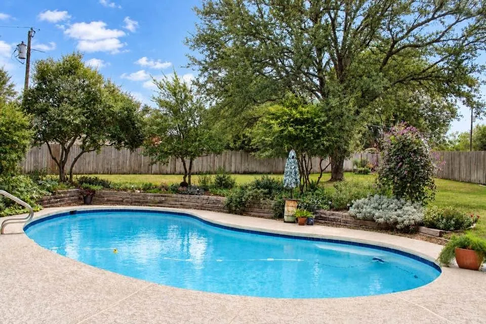 Single Family Residence For Sale in Johnson County , 903 Canyon Drive, Cleburne, Texas 76033, 4 Bedroom, 3 Bathroom, 2 Garage spaces, 2,604 Sqft, built in 1984, mls#21369536, Real Estate Agent in Cleburne, Homes For Sale in Johnson county, Homes For Sale in Cleburne, Realtor in Cleburne Texas, Real Estate Brokerage Independent Realty Texas, Luminita Cordes Realtor