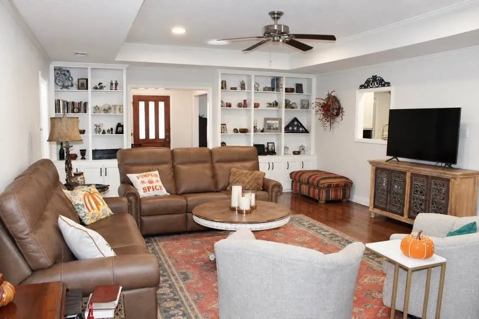 Single Family Residence For Sale in Johnson County , 903 Canyon Drive, Cleburne, Texas 76033, 4 Bedroom, 3 Bathroom, 2 Garage spaces, 2,604 Sqft, built in 1984, mls#21369536, Real Estate Agent in Cleburne, Homes For Sale in Johnson county, Homes For Sale in Cleburne, Realtor in Cleburne Texas, Real Estate Brokerage Independent Realty Texas, Luminita Cordes Realtor