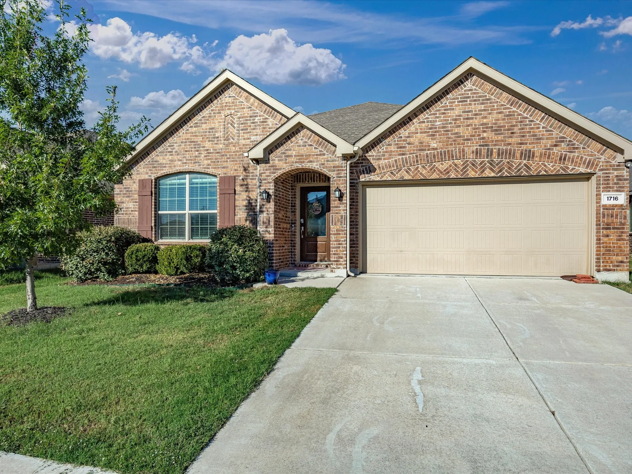 Single Family Residence For Sale in Denton County , 1716 Adams Drive, Little Elm, Texas 75068, 4 Bedroom, 3 Bathroom, 2 Garage spaces, 2,363 Sqft, built in 2020, mls#21406572, Real Estate Agent in Little Elm, Homes For Sale in Denton county, Homes For Sale in Little Elm, Realtor in Little Elm Texas, Real Estate Brokerage Independent Realty Texas, Luminita Cordes Realtor