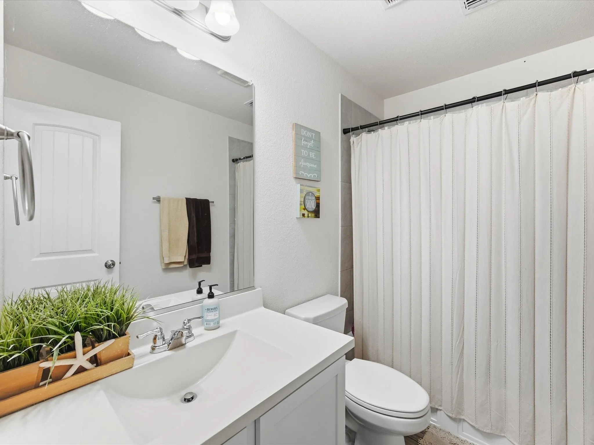 Single Family Residence For Sale in Denton County , 1716 Adams Drive, Little Elm, Texas 75068, 4 Bedroom, 3 Bathroom, 2 Garage spaces, 2,363 Sqft, built in 2020, mls#21406572, Real Estate Agent in Little Elm, Homes For Sale in Denton county, Homes For Sale in Little Elm, Realtor in Little Elm Texas, Real Estate Brokerage Independent Realty Texas, Luminita Cordes Realtor