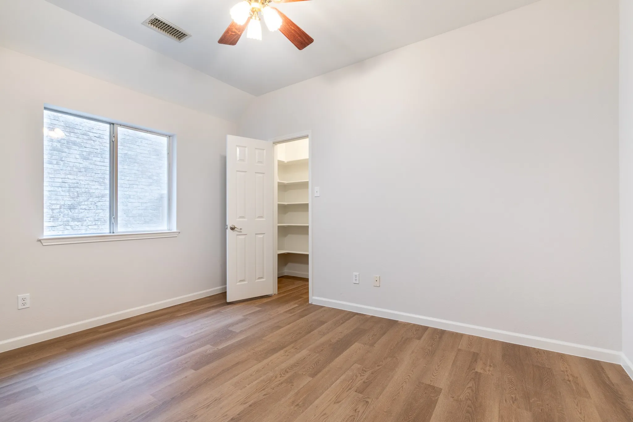 Single Family Residence For Sale in Collin County , 924 Inland Lane, Mc Kinney, Texas 75072, 3 Bedroom, 2 Bathroom, 2 Garage spaces, 1,700 Sqft, built in 2001, mls#21398931, Real Estate Agent in Mc Kinney, Homes For Sale in Collin county, Homes For Sale in Mc Kinney, Realtor in Mc Kinney Texas, Real Estate Brokerage Independent Realty Texas, Luminita Cordes Realtor