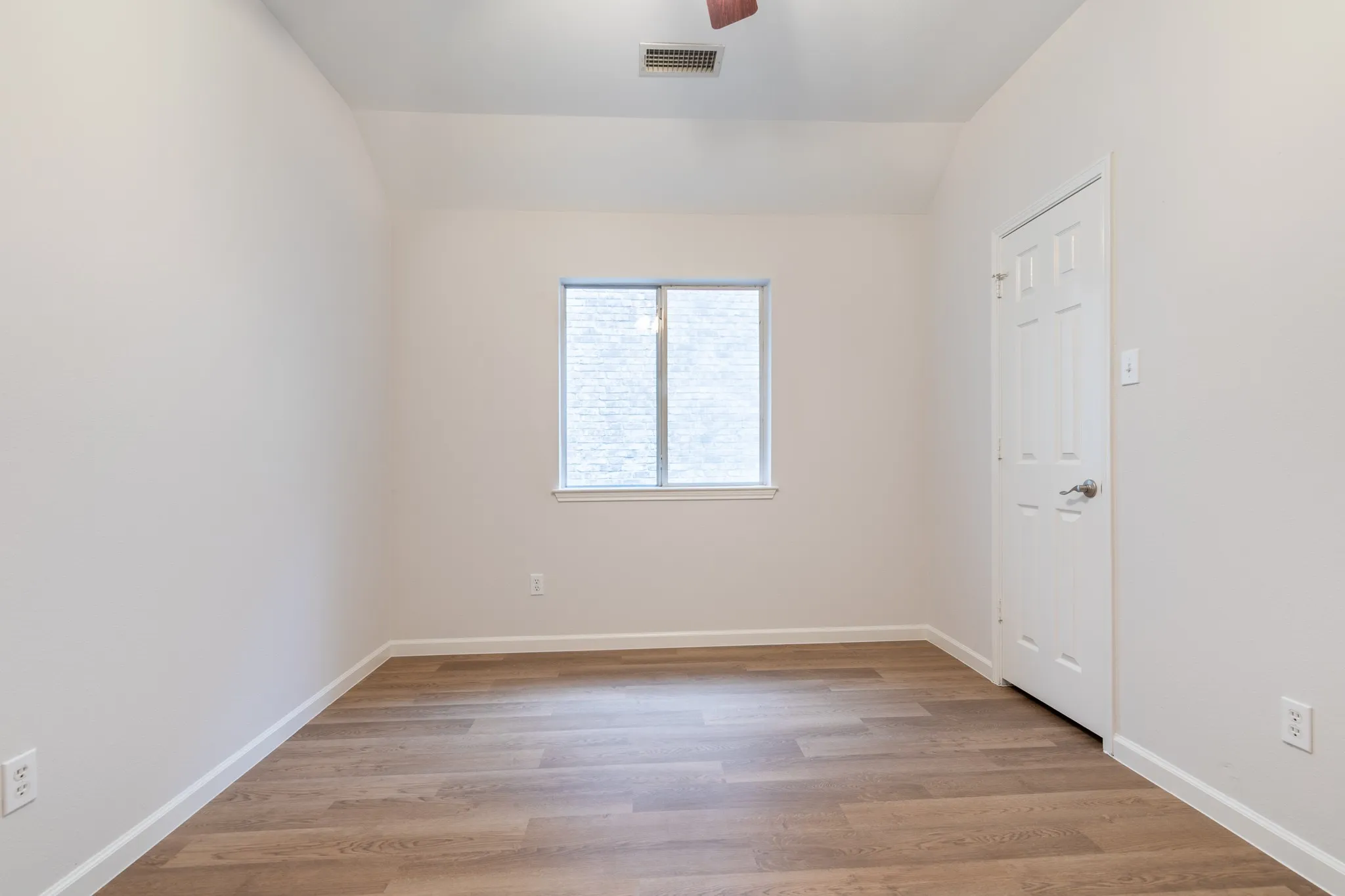 Single Family Residence For Sale in Collin County , 924 Inland Lane, Mc Kinney, Texas 75072, 3 Bedroom, 2 Bathroom, 2 Garage spaces, 1,700 Sqft, built in 2001, mls#21398931, Real Estate Agent in Mc Kinney, Homes For Sale in Collin county, Homes For Sale in Mc Kinney, Realtor in Mc Kinney Texas, Real Estate Brokerage Independent Realty Texas, Luminita Cordes Realtor
