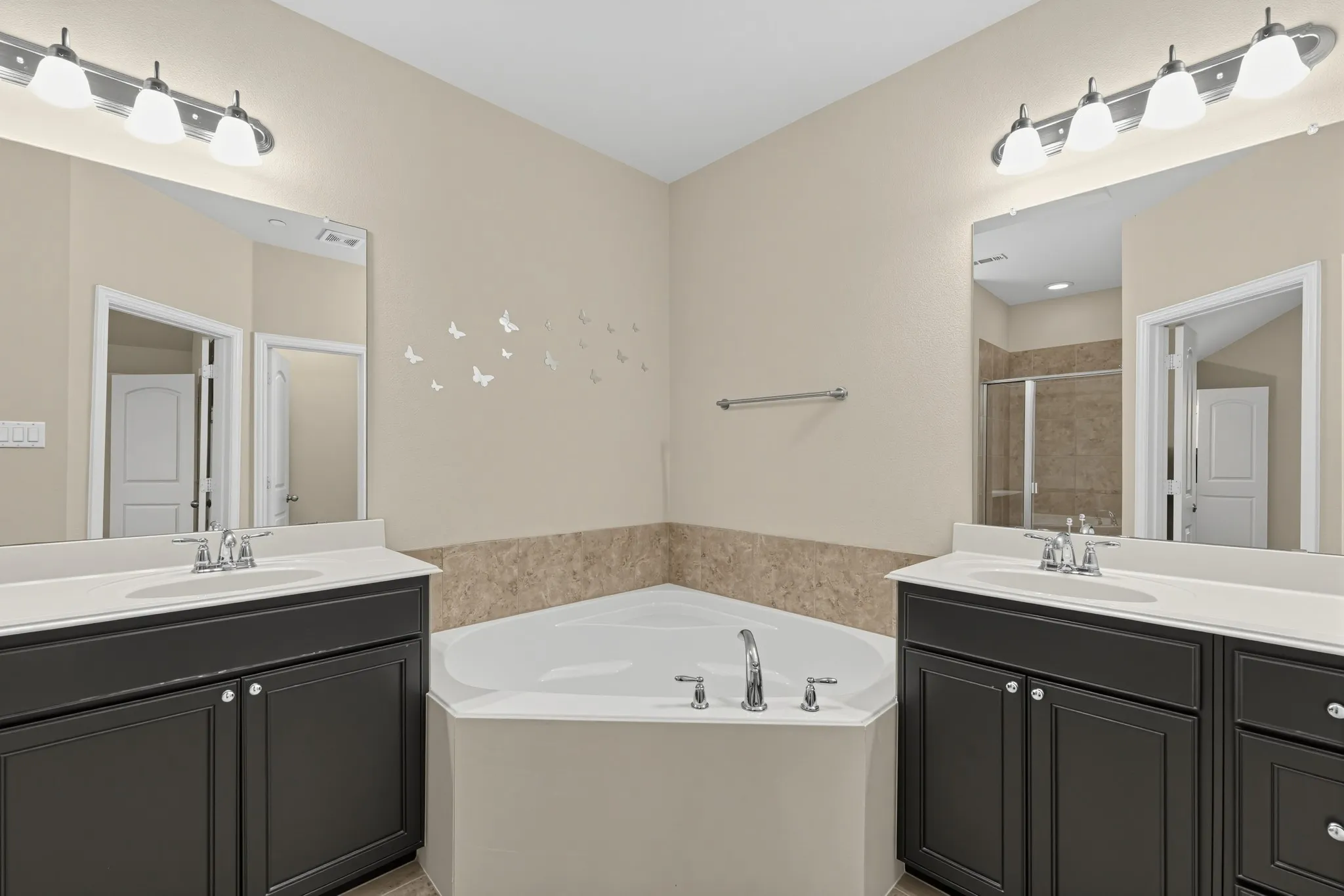 Townhouse For Sale in Collin County , 4668 Perthshire Court, Plano, Texas 75024, 3 Bedroom, 3 Bathroom, 2 Garage spaces, 1,825 Sqft, built in 2013, mls#21406568, Real Estate Agent in Plano, Homes For Sale in Collin county, Homes For Sale in Plano, Realtor in Plano Texas, Real Estate Brokerage Independent Realty Texas, Luminita Cordes Realtor