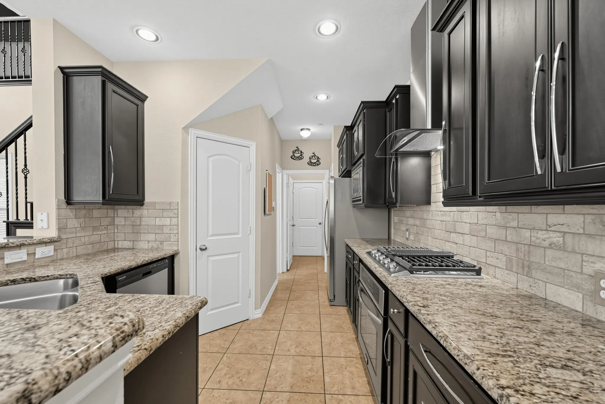 Townhouse For Sale in Collin County , 4668 Perthshire Court, Plano, Texas 75024, 3 Bedroom, 3 Bathroom, 2 Garage spaces, 1,825 Sqft, built in 2013, mls#21406568, Real Estate Agent in Plano, Homes For Sale in Collin county, Homes For Sale in Plano, Realtor in Plano Texas, Real Estate Brokerage Independent Realty Texas, Luminita Cordes Realtor