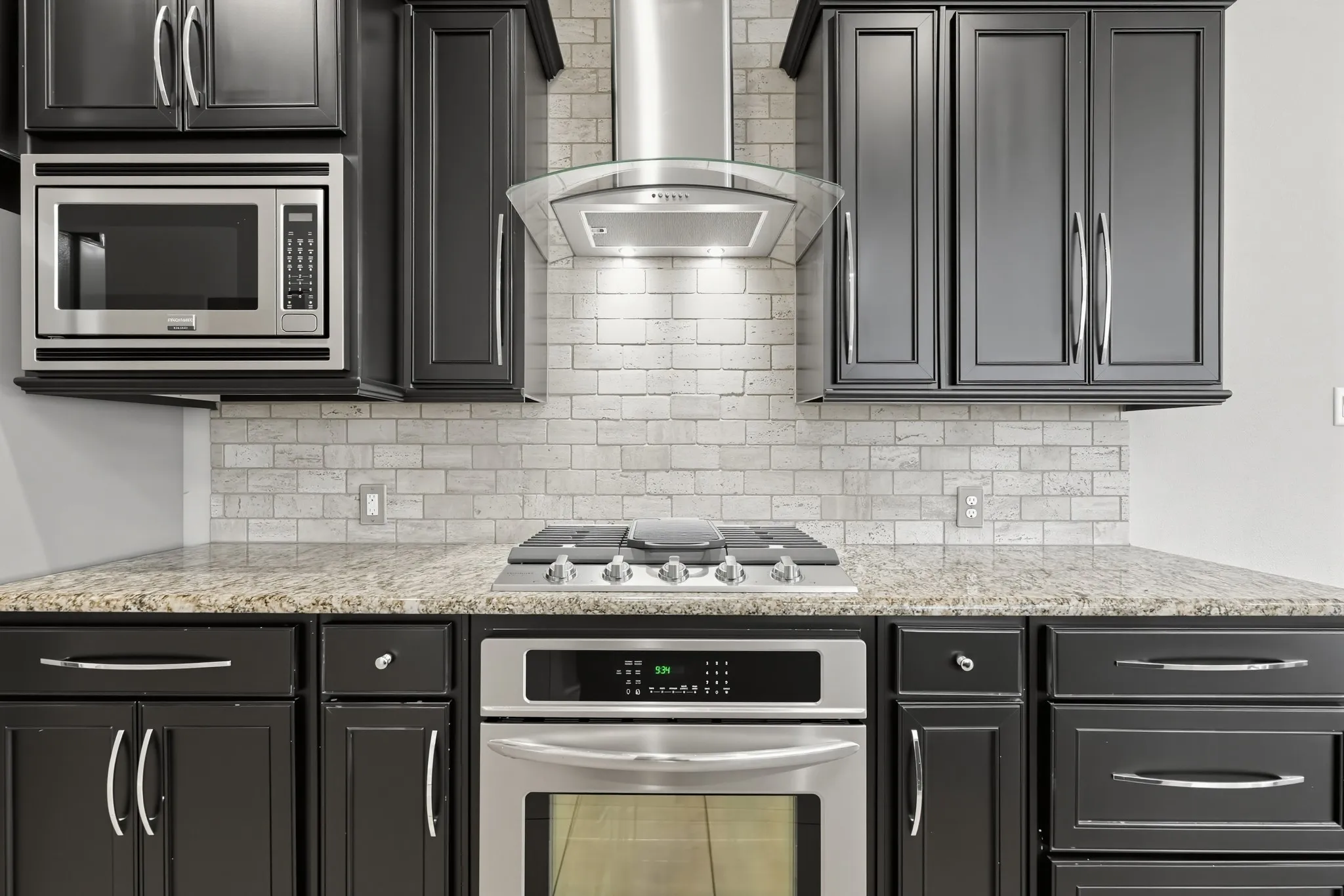 Townhouse For Sale in Collin County , 4668 Perthshire Court, Plano, Texas 75024, 3 Bedroom, 3 Bathroom, 2 Garage spaces, 1,825 Sqft, built in 2013, mls#21406568, Real Estate Agent in Plano, Homes For Sale in Collin county, Homes For Sale in Plano, Realtor in Plano Texas, Real Estate Brokerage Independent Realty Texas, Luminita Cordes Realtor